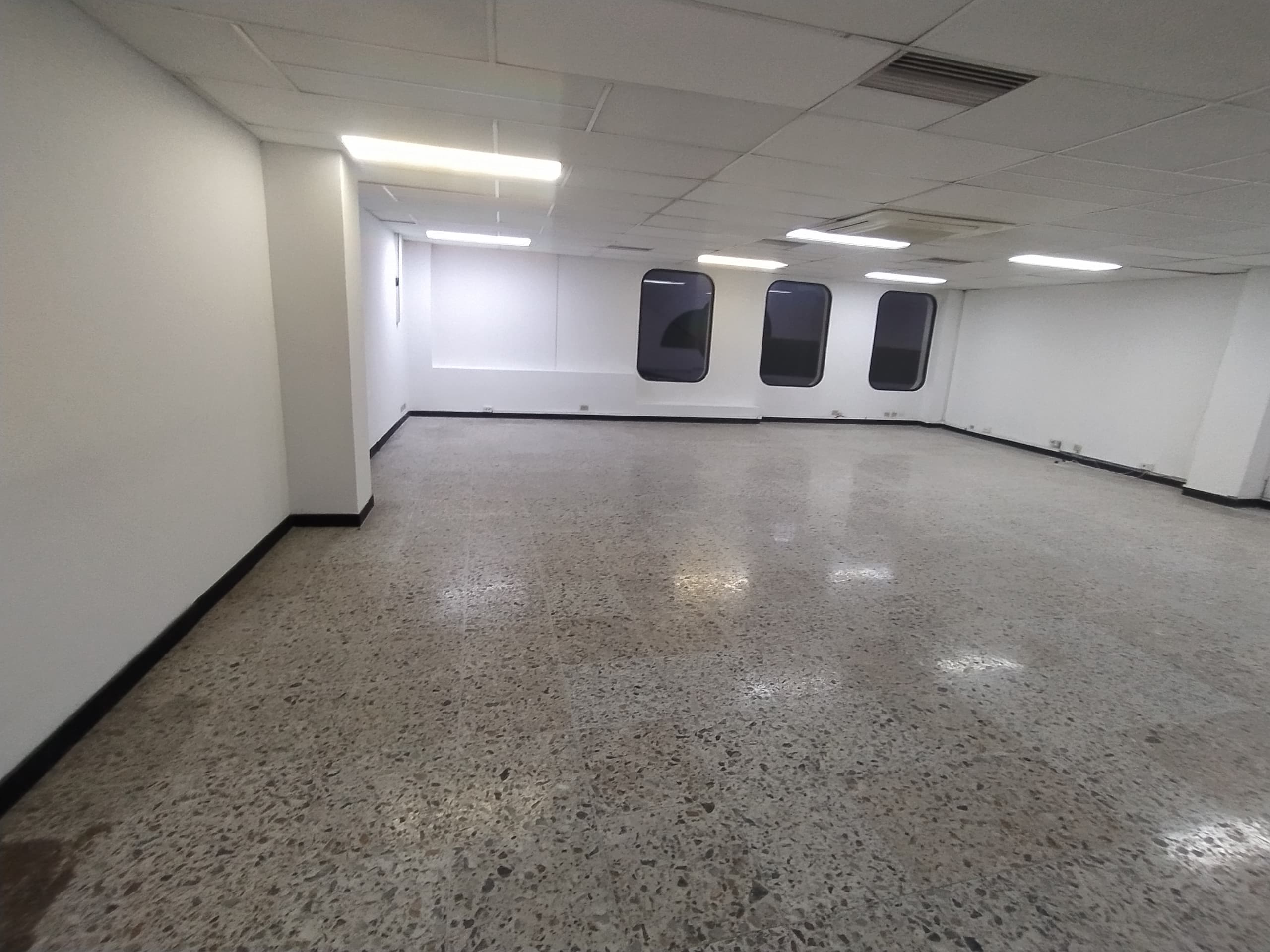 Local en arriendo en La Candelaria, Centro, Medellín — foto 4 de 20