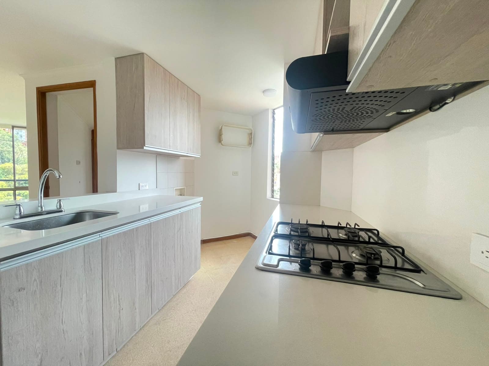 Apartamento en arriendo en La Mota, Belen, Medellín — foto 3 de 13
