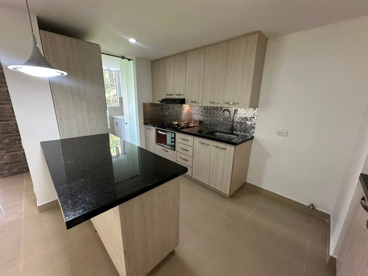 Apartamento en arriendo en Loma De Las Brujas, Envigado — foto 1 de 17