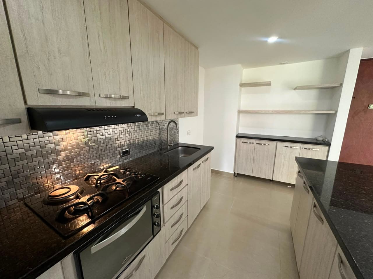 Apartamento en arriendo en Loma De Las Brujas, Envigado — foto 2 de 17