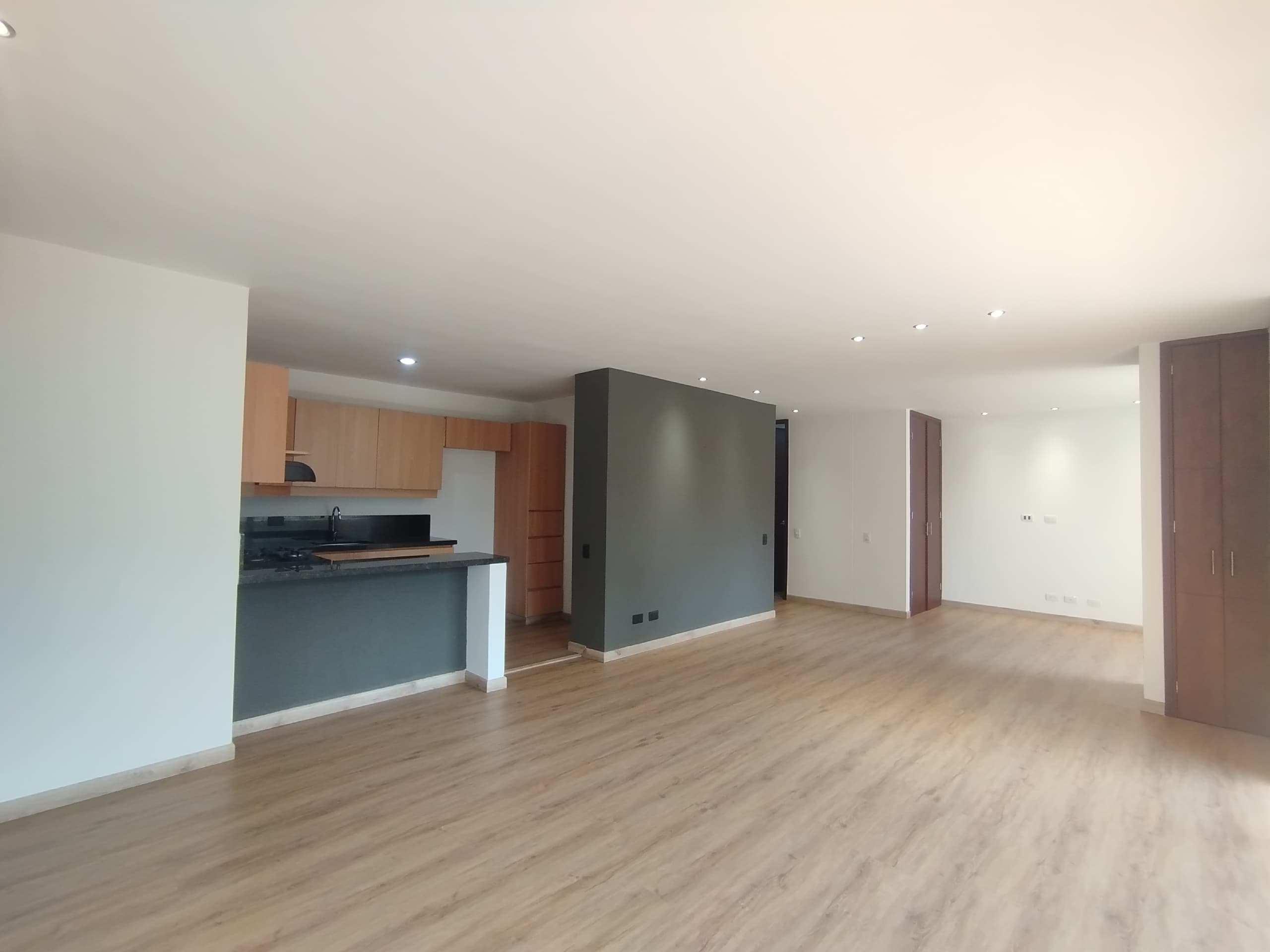 Apartamento en arriendo en Santa María de los Ángeles, Poblado, Medellín — foto 1 de 18