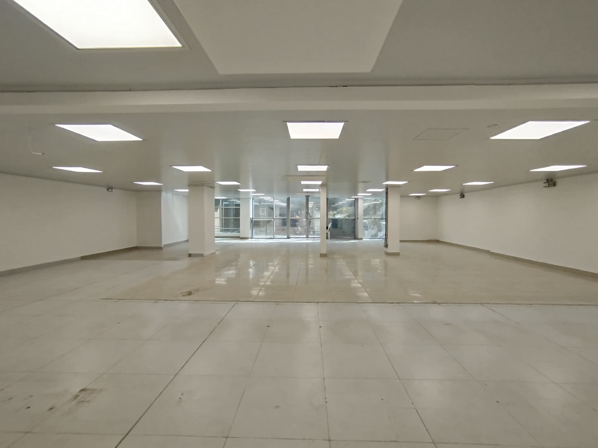 Local en arriendo en Guayabal, Belen, Medellín — foto 1 de 20