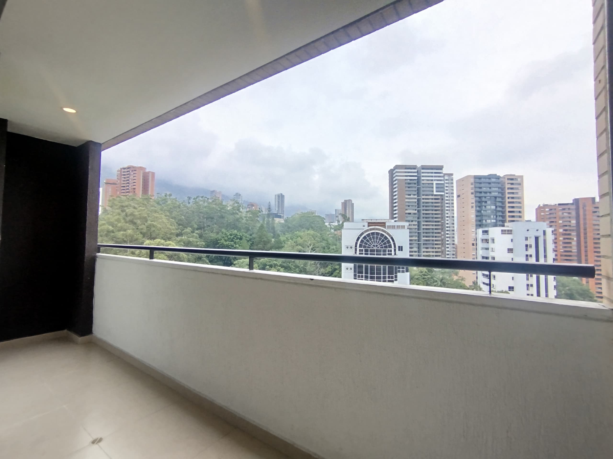 Apartamento en arriendo en Los Gonzalez, Poblado, Medellín — foto 5 de 20
