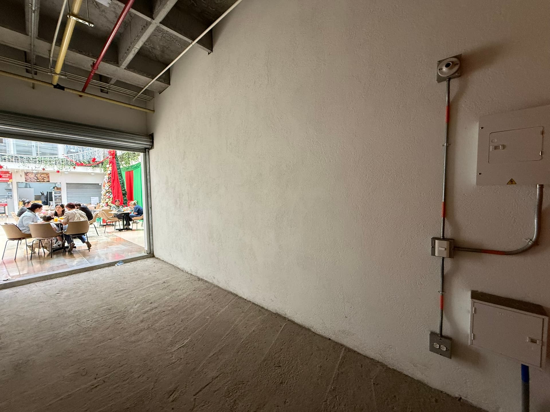 Local en arriendo en Med, Centro, Medellín — foto 1 de 16