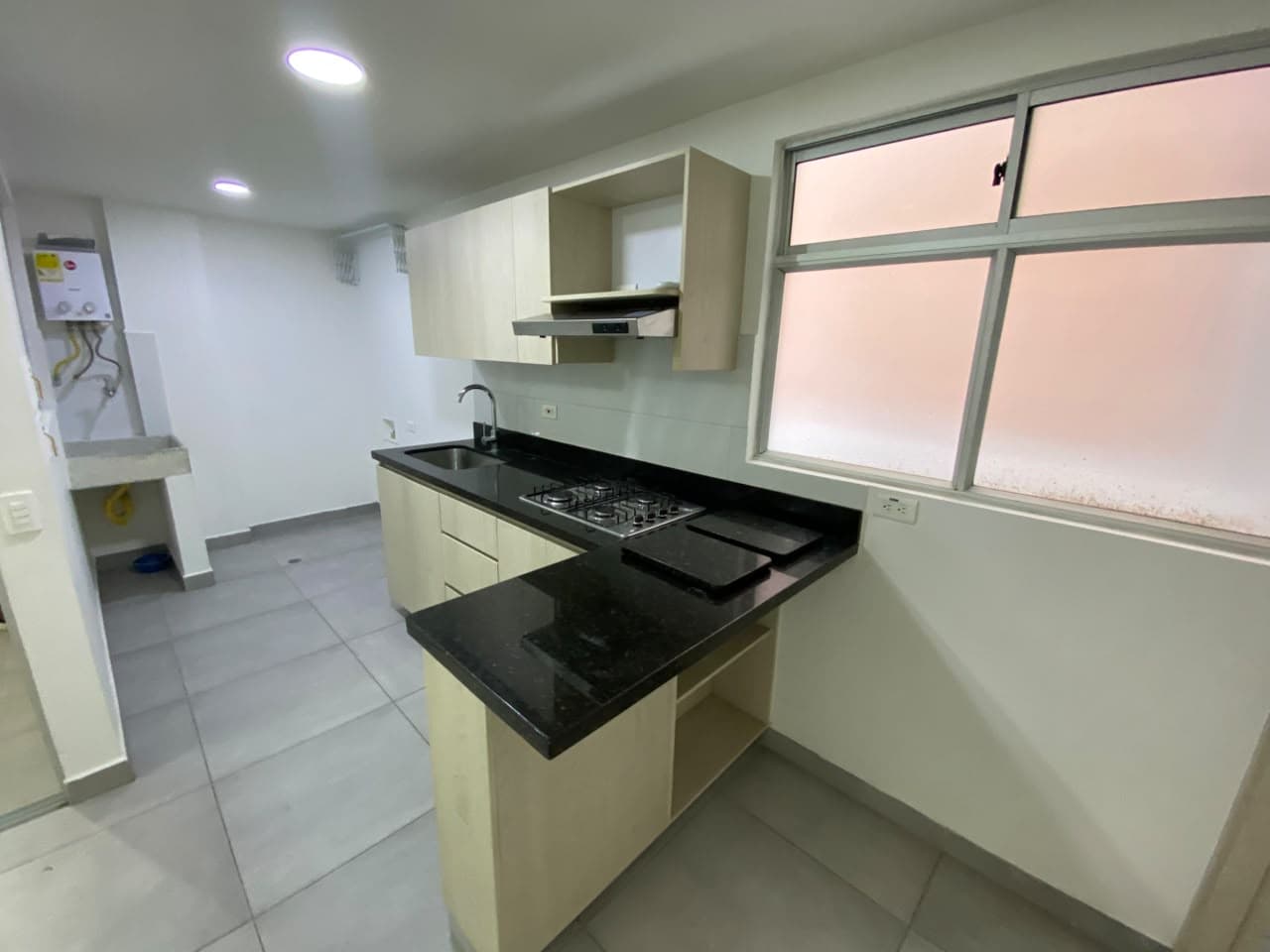 Oficina en arriendo en Suramericana, Laureles, Medellín — foto 2 de 13
