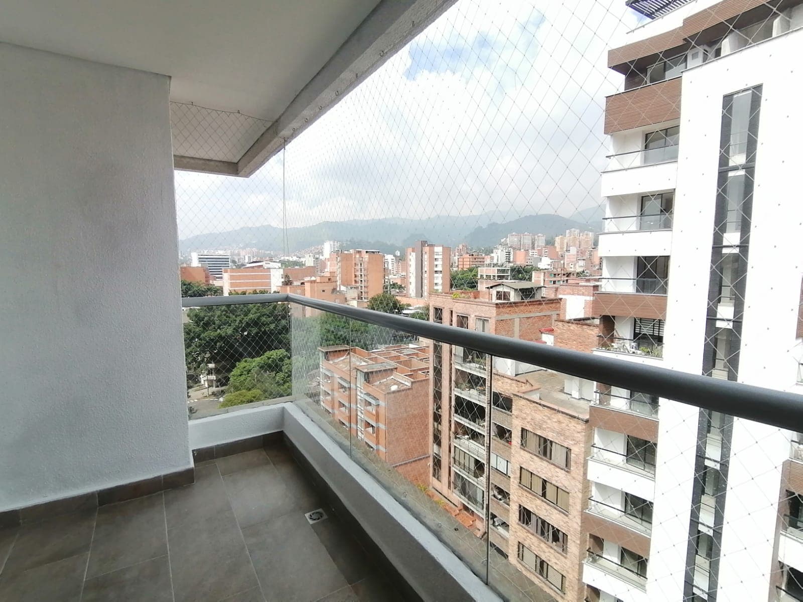Apartamento en arriendo en Laureles, Medellín — foto 1 de 20