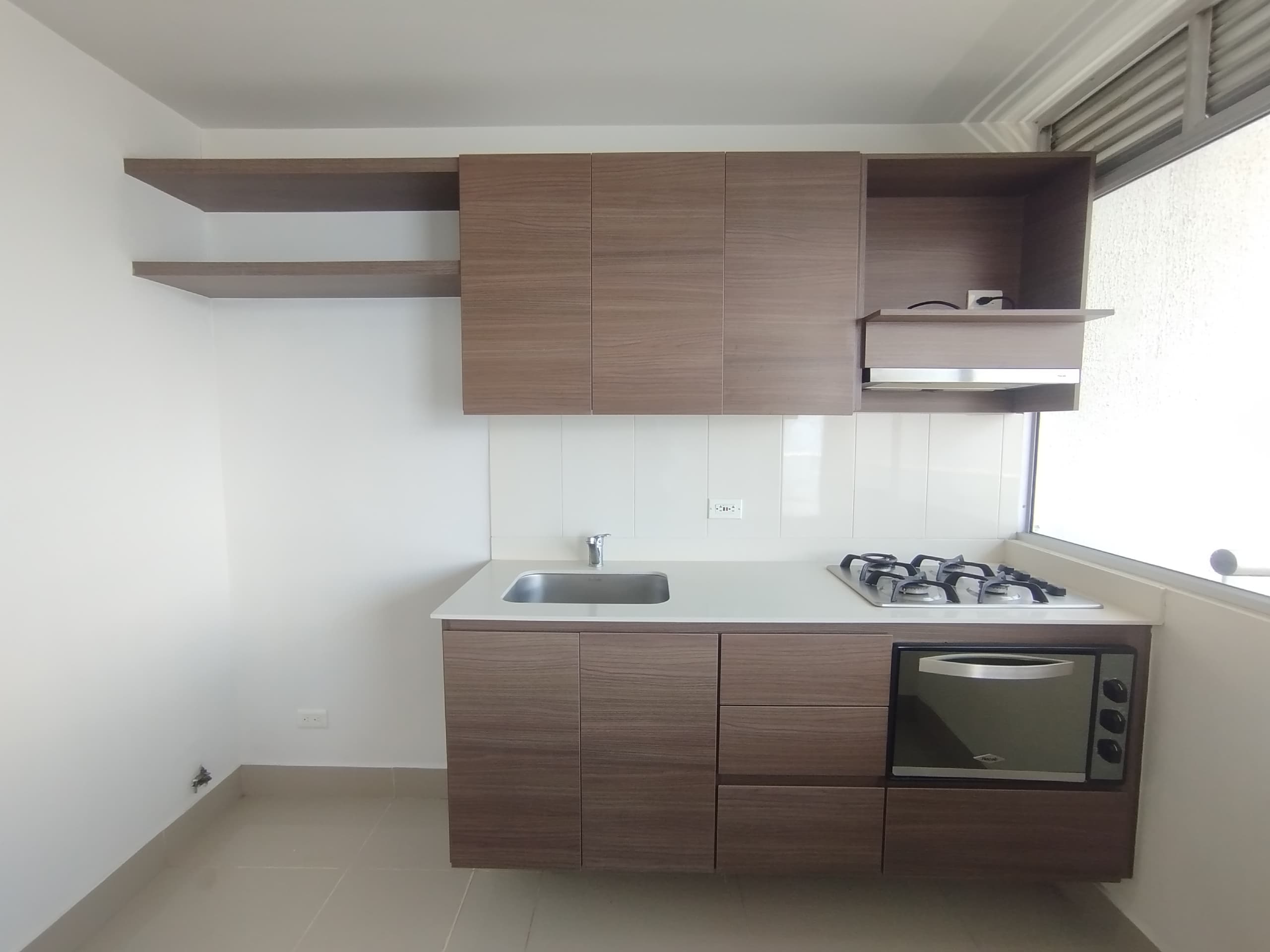 Apartamento en arriendo en Loma Del Indio, Poblado, Medellín — foto 2 de 20