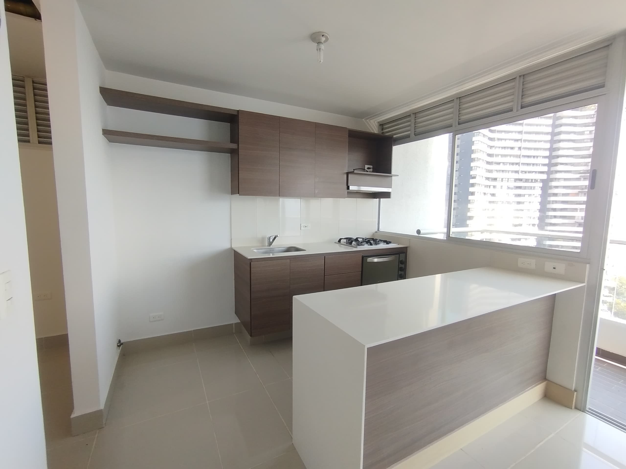 Apartamento en arriendo en Loma Del Indio, Poblado, Medellín — foto 3 de 20