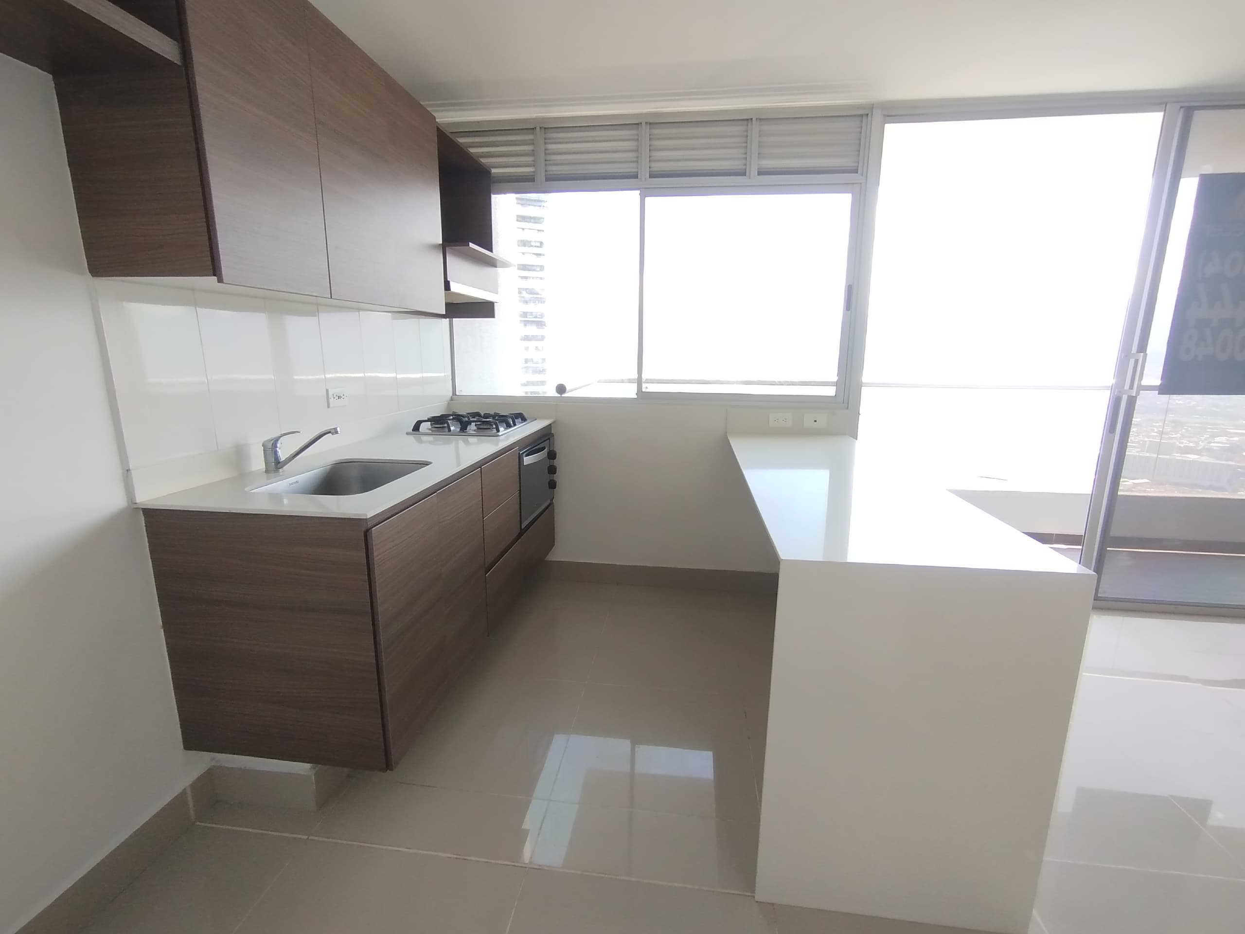 Apartamento en arriendo en Loma Del Indio, Poblado, Medellín — foto 4 de 20