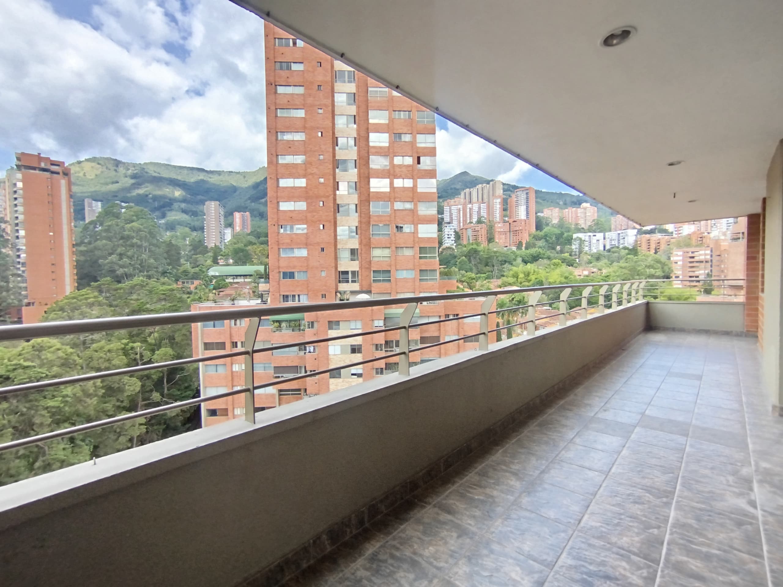 Apartamento en arriendo en Las Santas, Poblado, Medellín — foto 5 de 20