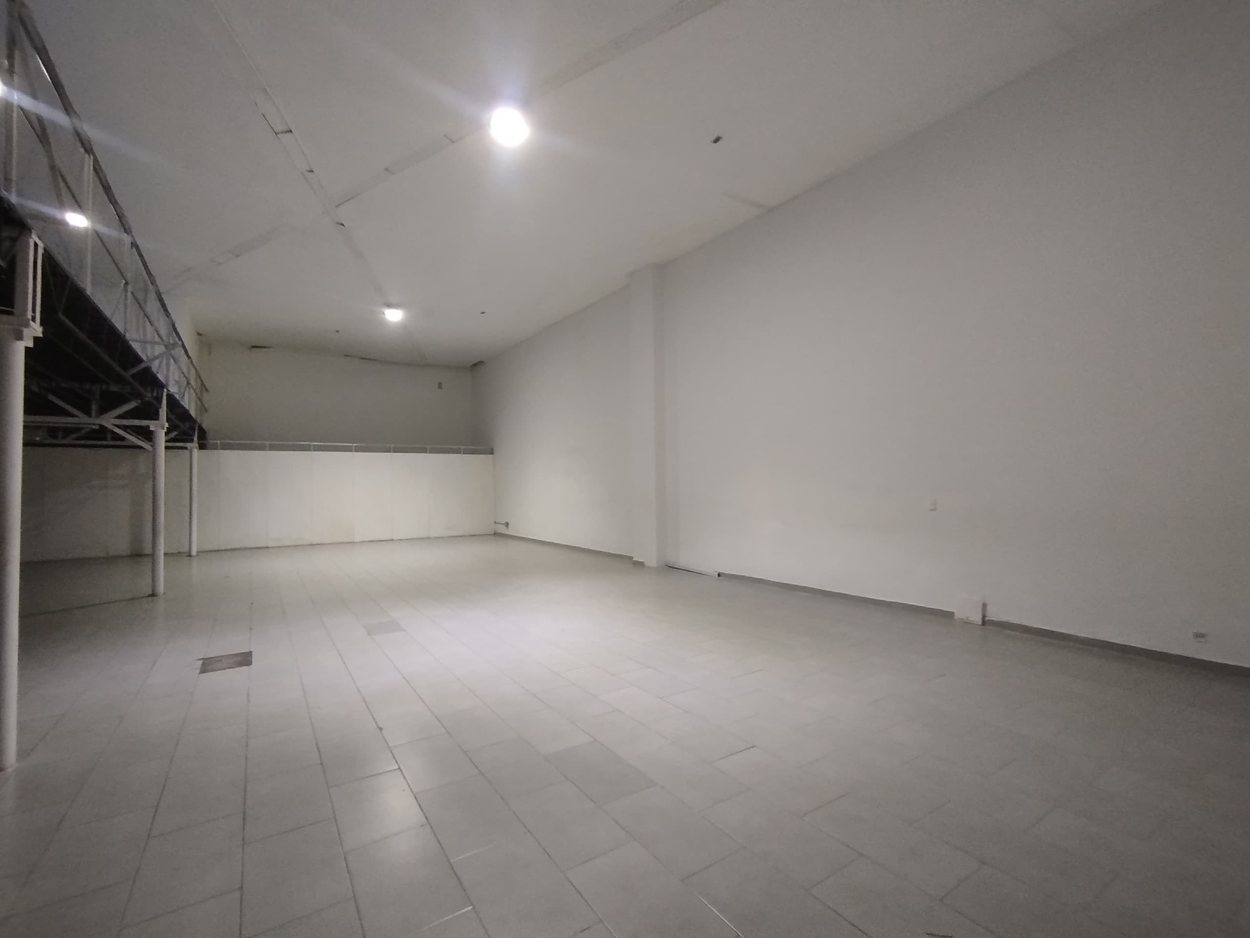 Bodega en arriendo en La Aguacatala, Poblado, Medellín — foto 4 de 20