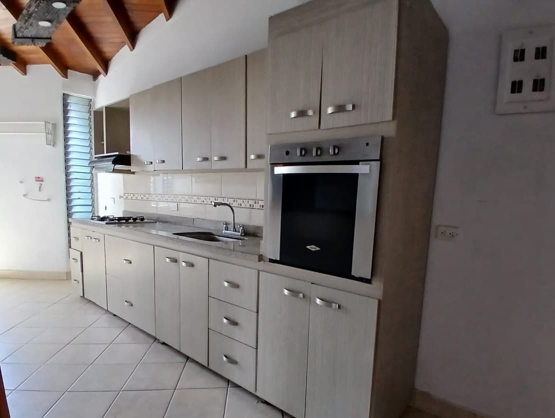 Apartamento en arriendo en Estadio, Laureles, Medellín — foto 1 de 14