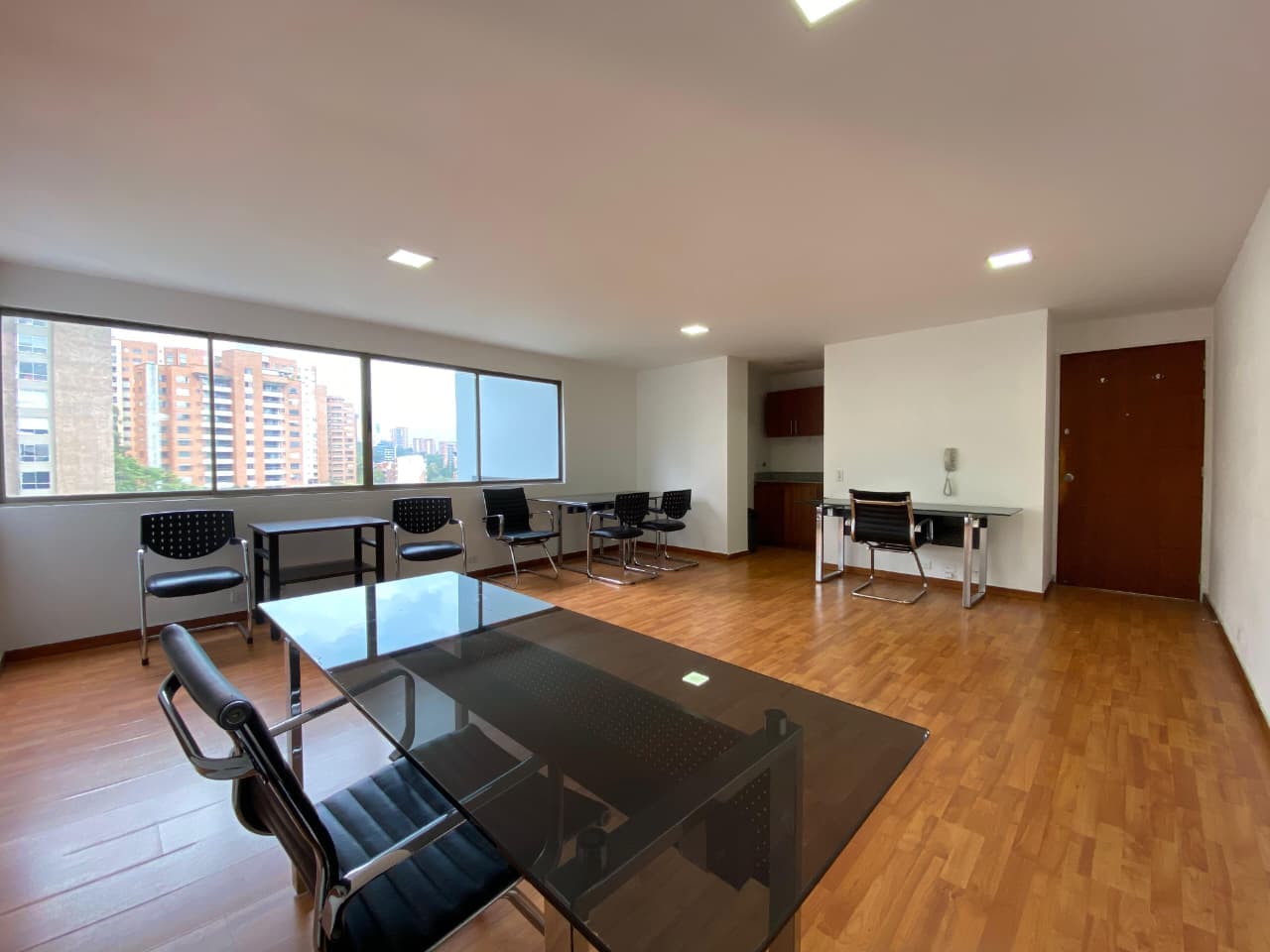 Oficina en arriendo en Transversal Inferior, Poblado, Medellín — foto 2 de 16
