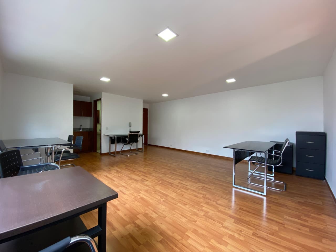 Oficina en arriendo en Transversal Inferior, Poblado, Medellín — foto 4 de 16