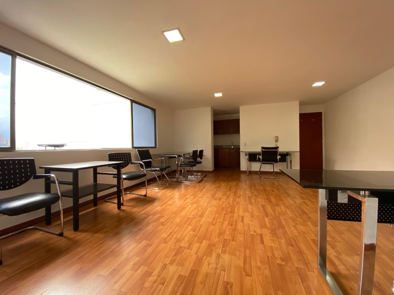 Oficina en arriendo en Transversal Inferior, Poblado, Medellín — foto 5 de 16