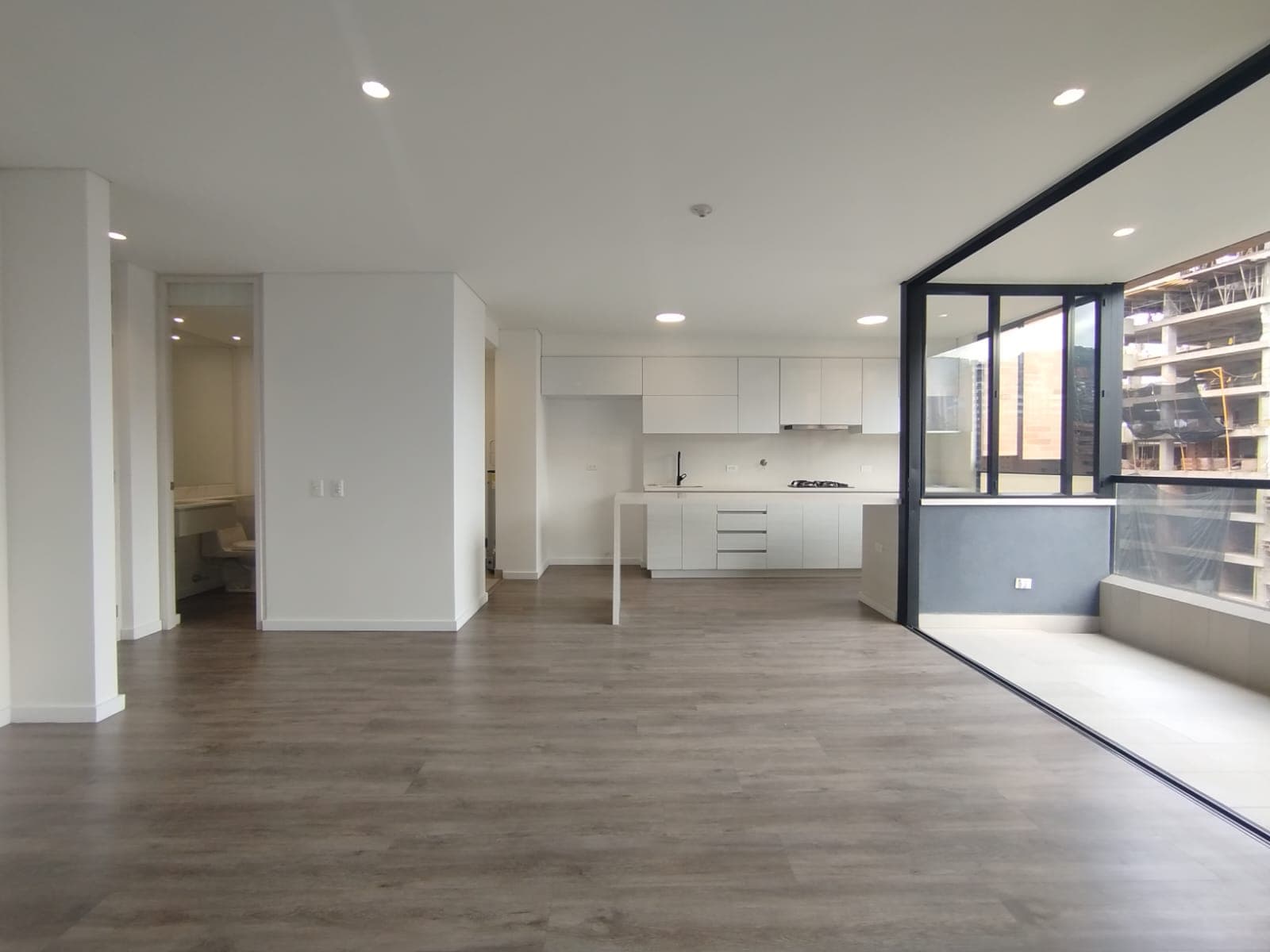Apartamento en arriendo en Lalinde, Poblado, Medellín — foto 2 de 20