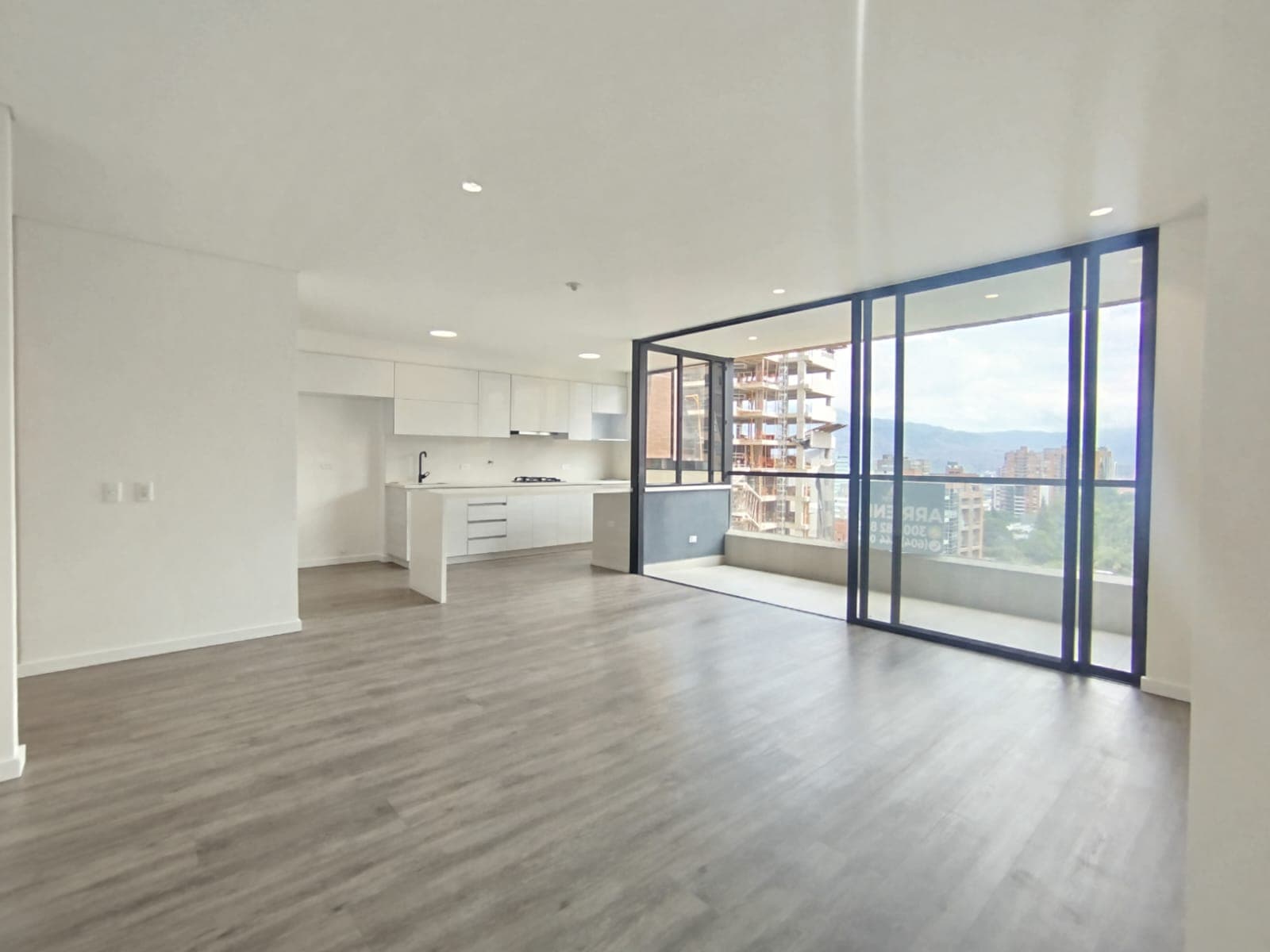 Apartamento en arriendo en Lalinde, Poblado, Medellín — foto 3 de 20