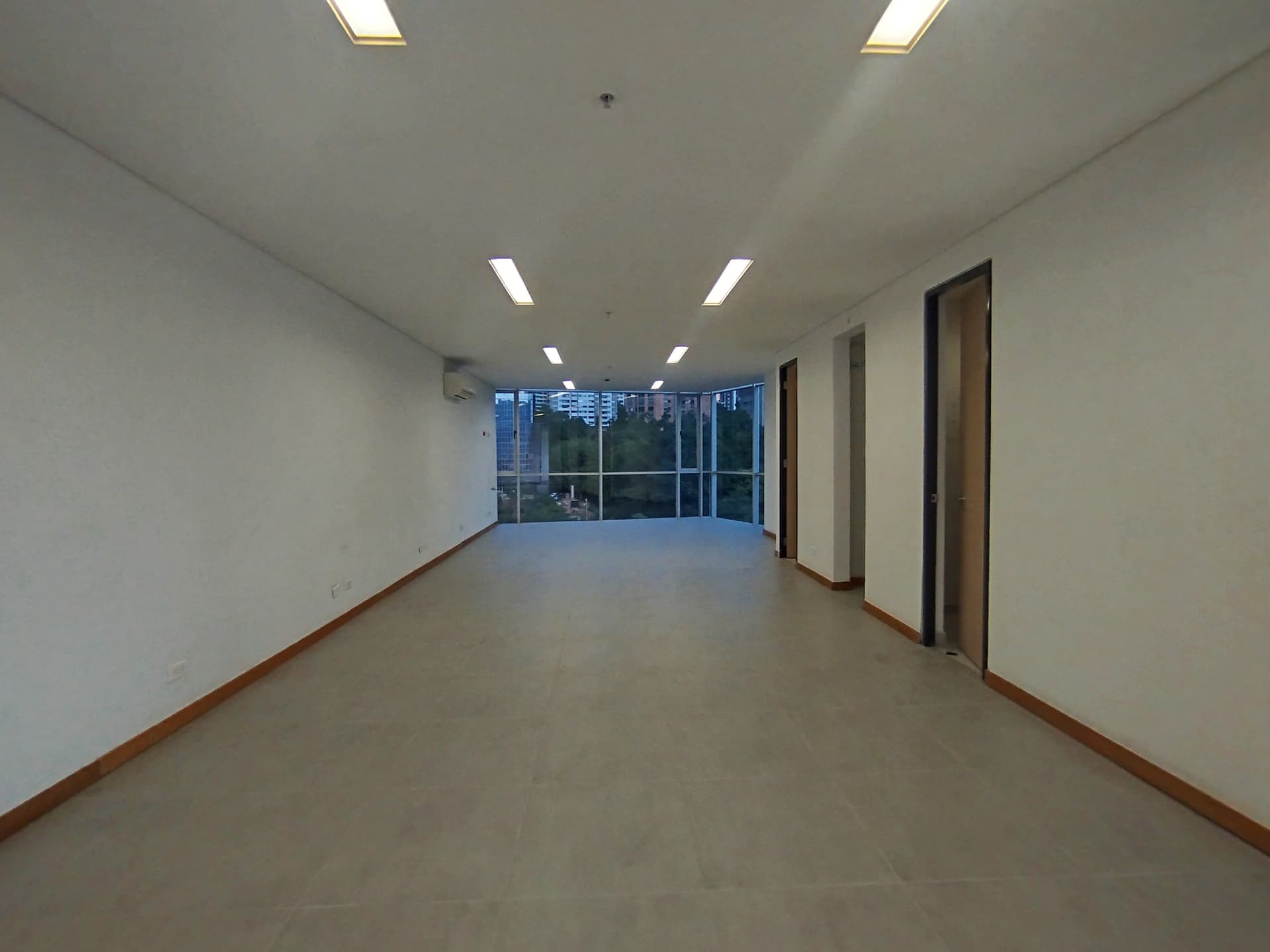 Oficina en arriendo en Manila, Poblado, Medellín — foto 1 de 14