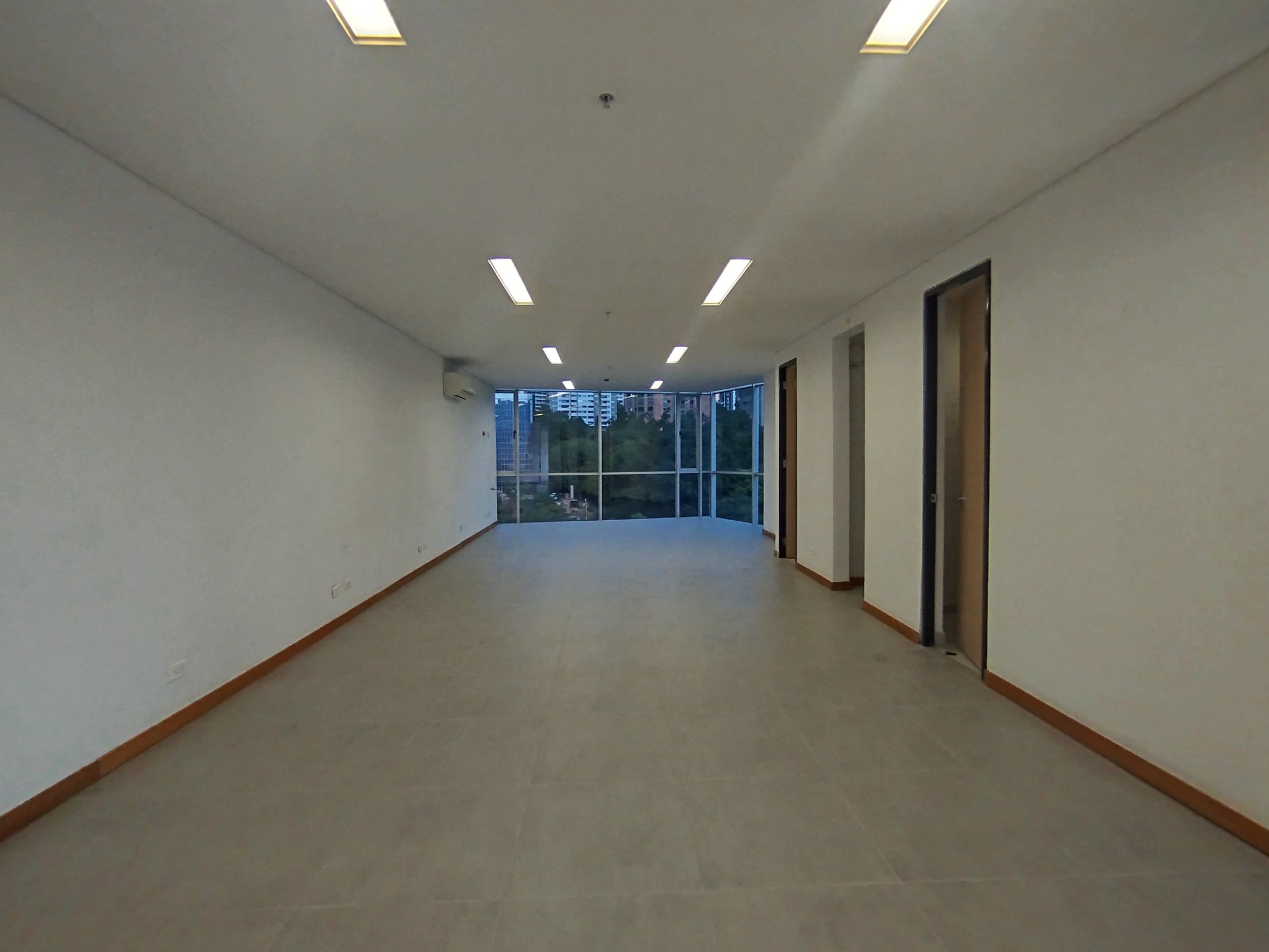 Oficina en arriendo en Manila, Poblado, Medellín — foto 1 de 14