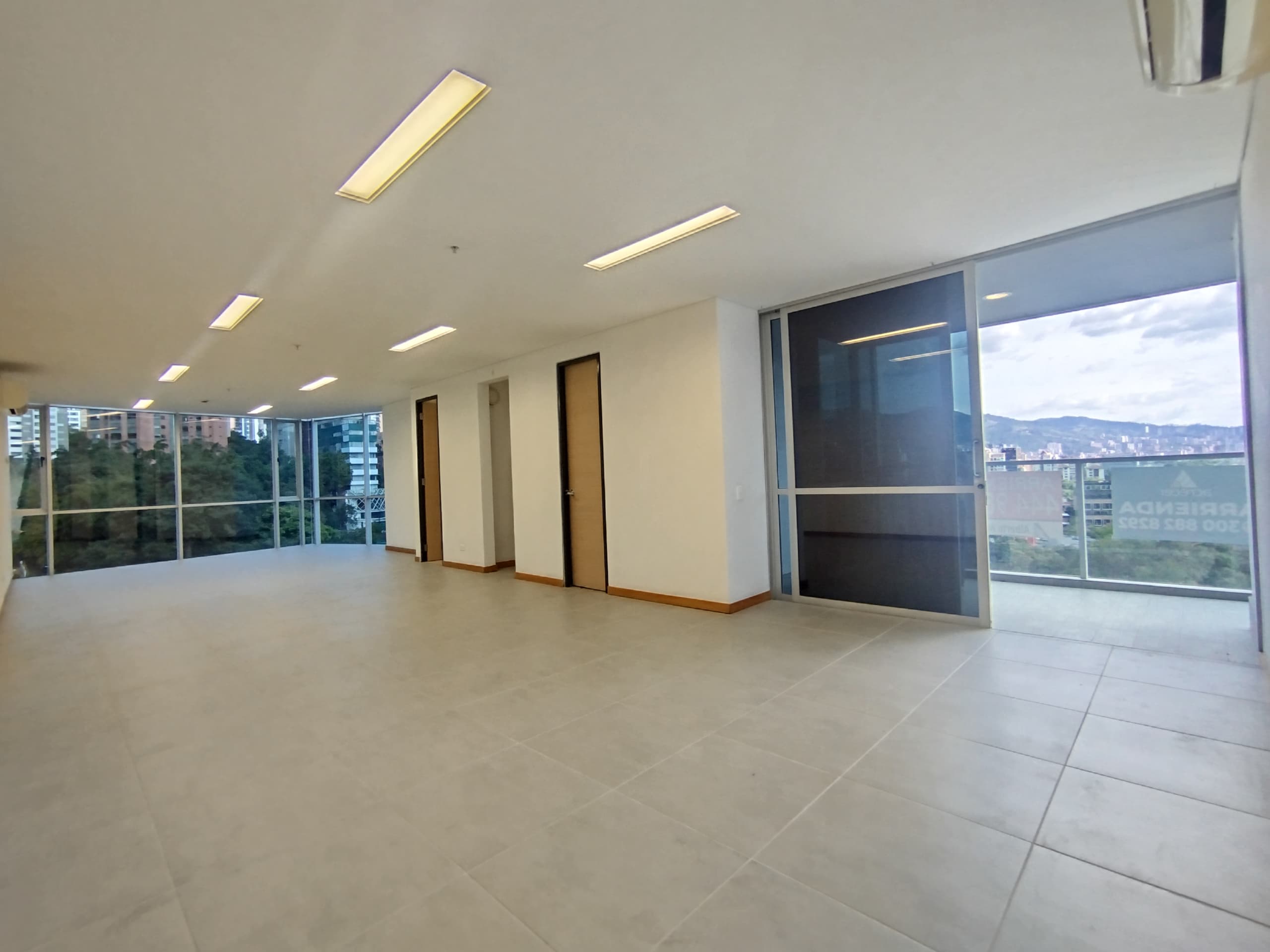 Oficina en arriendo en Manila, Poblado, Medellín — foto 2 de 14