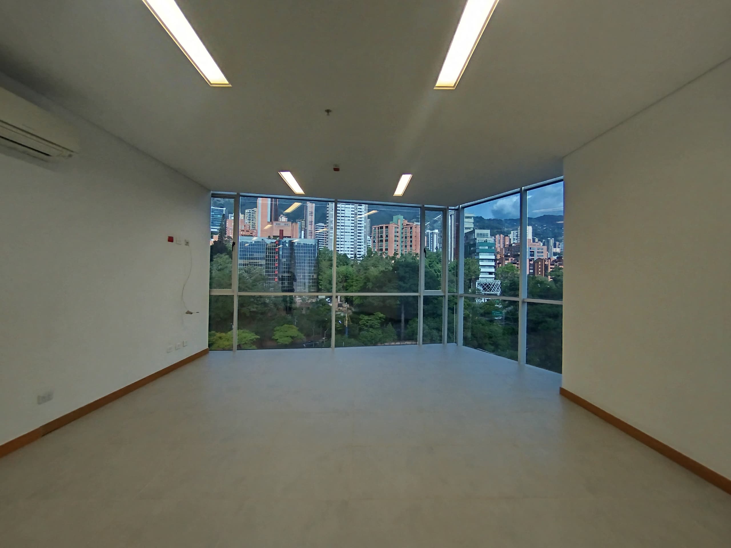 Oficina en arriendo en Manila, Poblado, Medellín — foto 4 de 14