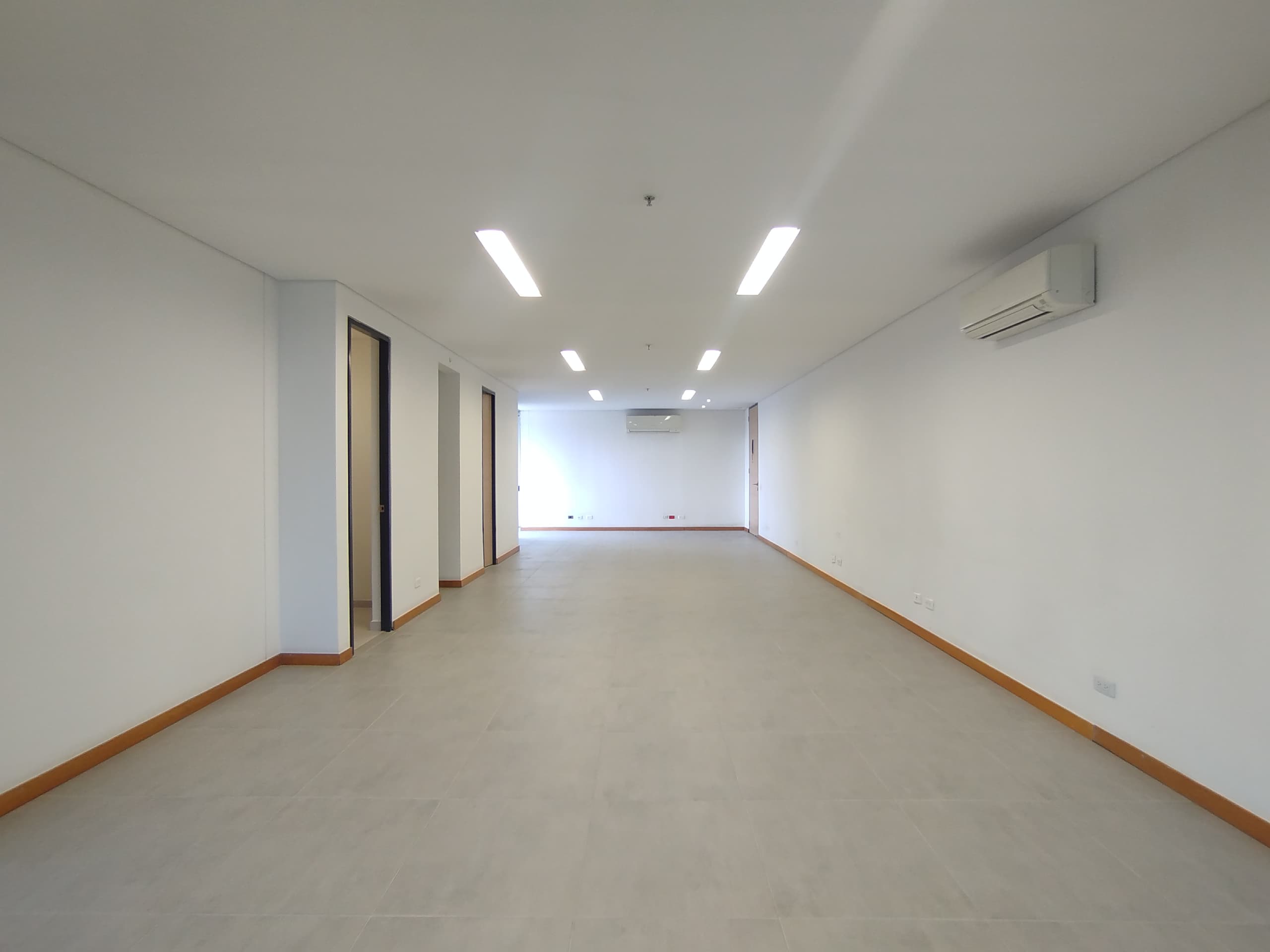 Oficina en arriendo en Manila, Poblado, Medellín — foto 5 de 14