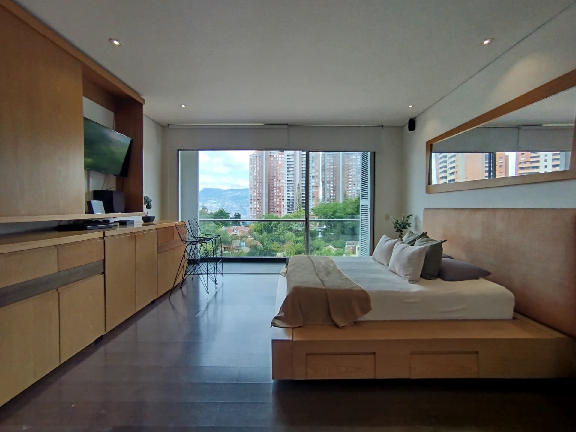 Apartaestudio en arriendo en Transversal Superior, Poblado, Medellín — foto 1 de 14