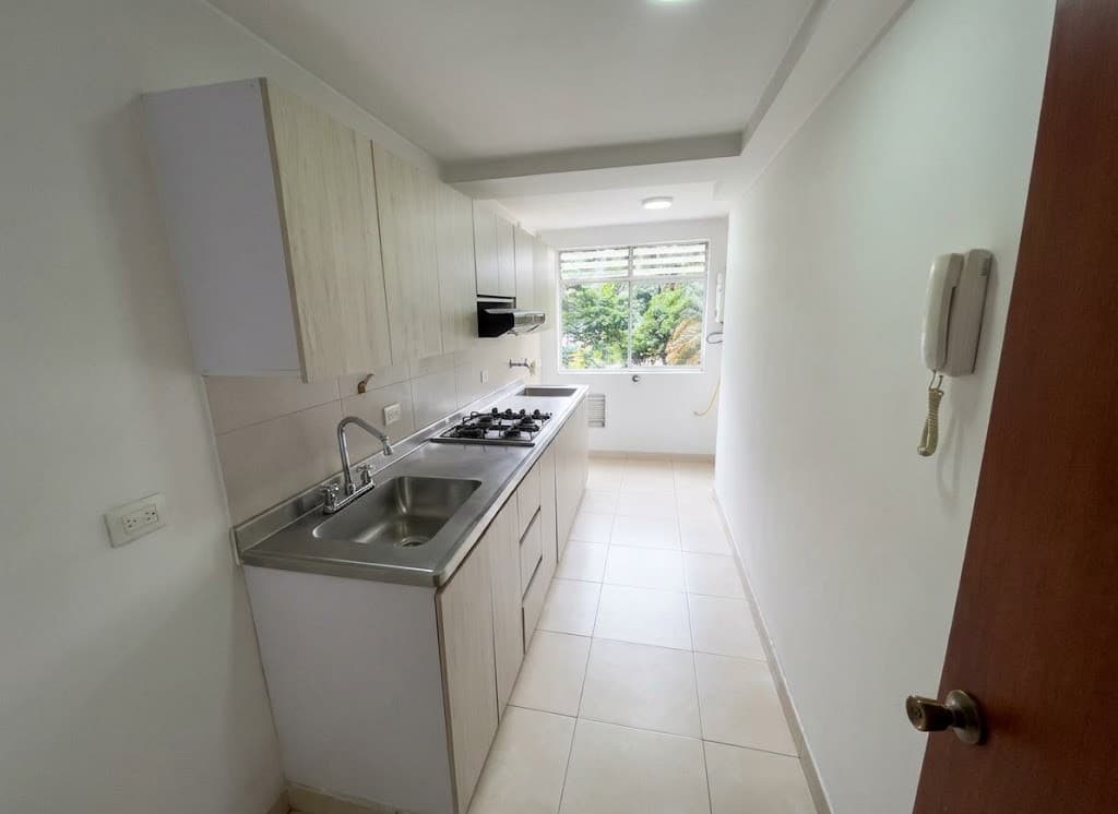 Apartamento en arriendo en Los Alpes, Belen, Medellín — foto 3 de 16
