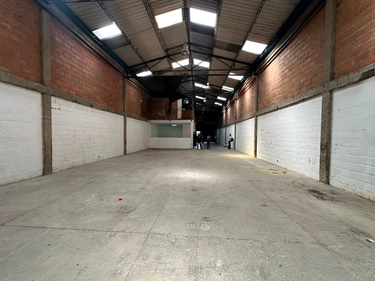 Bodega en arriendo en Chagualo, Centro, Medellín — foto 1 de 20
