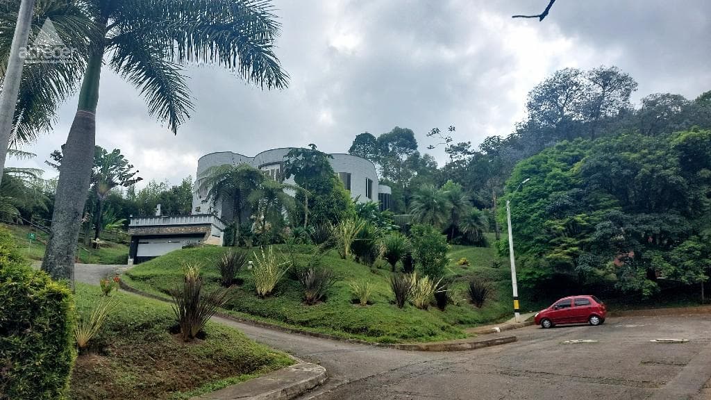 Casa Comercial en arriendo en La Cola Del Zorro, Poblado, Medellín — foto 1 de 20