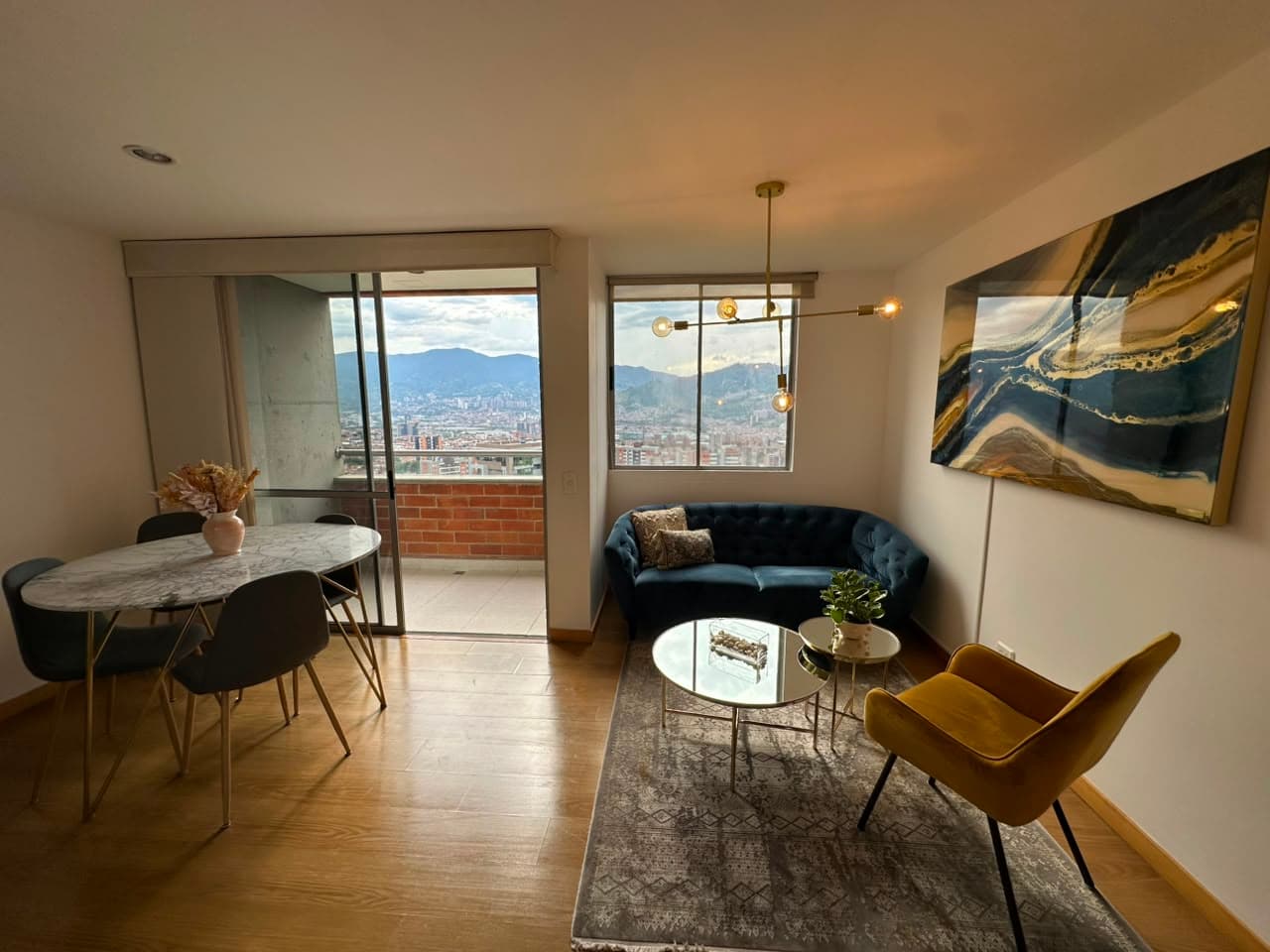 Apartamento en arriendo en El Esmeraldal, Envigado — foto 1 de 15