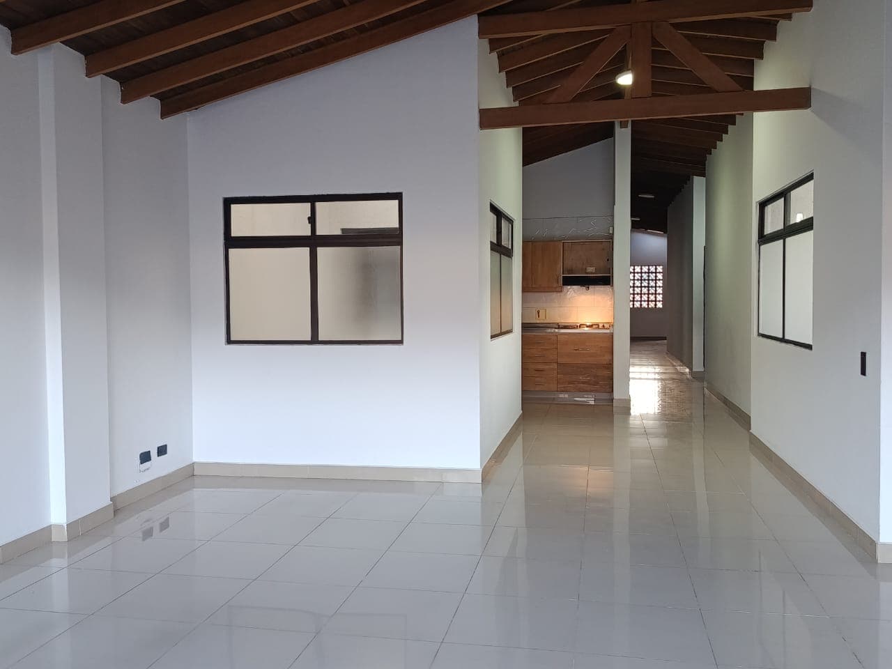 Casa Comercial en arriendo en La Magnolia, Envigado — foto 3 de 20