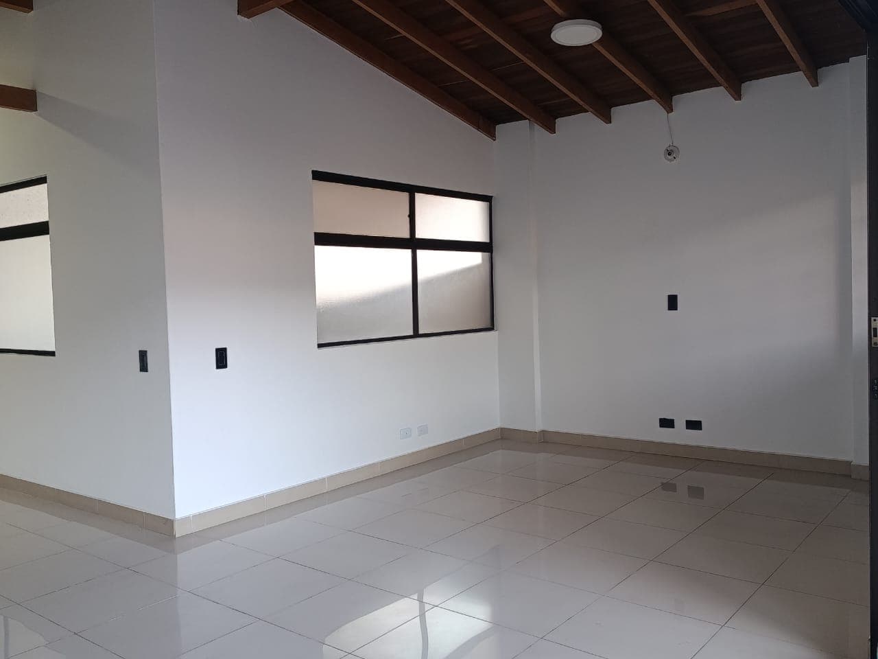 Casa Comercial en arriendo en La Magnolia, Envigado — foto 4 de 20