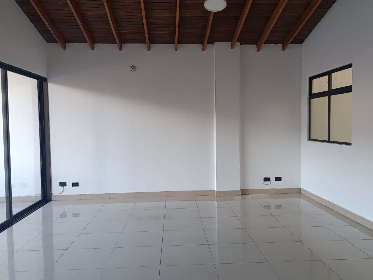 Casa Comercial en arriendo en La Magnolia, Envigado — foto 5 de 20