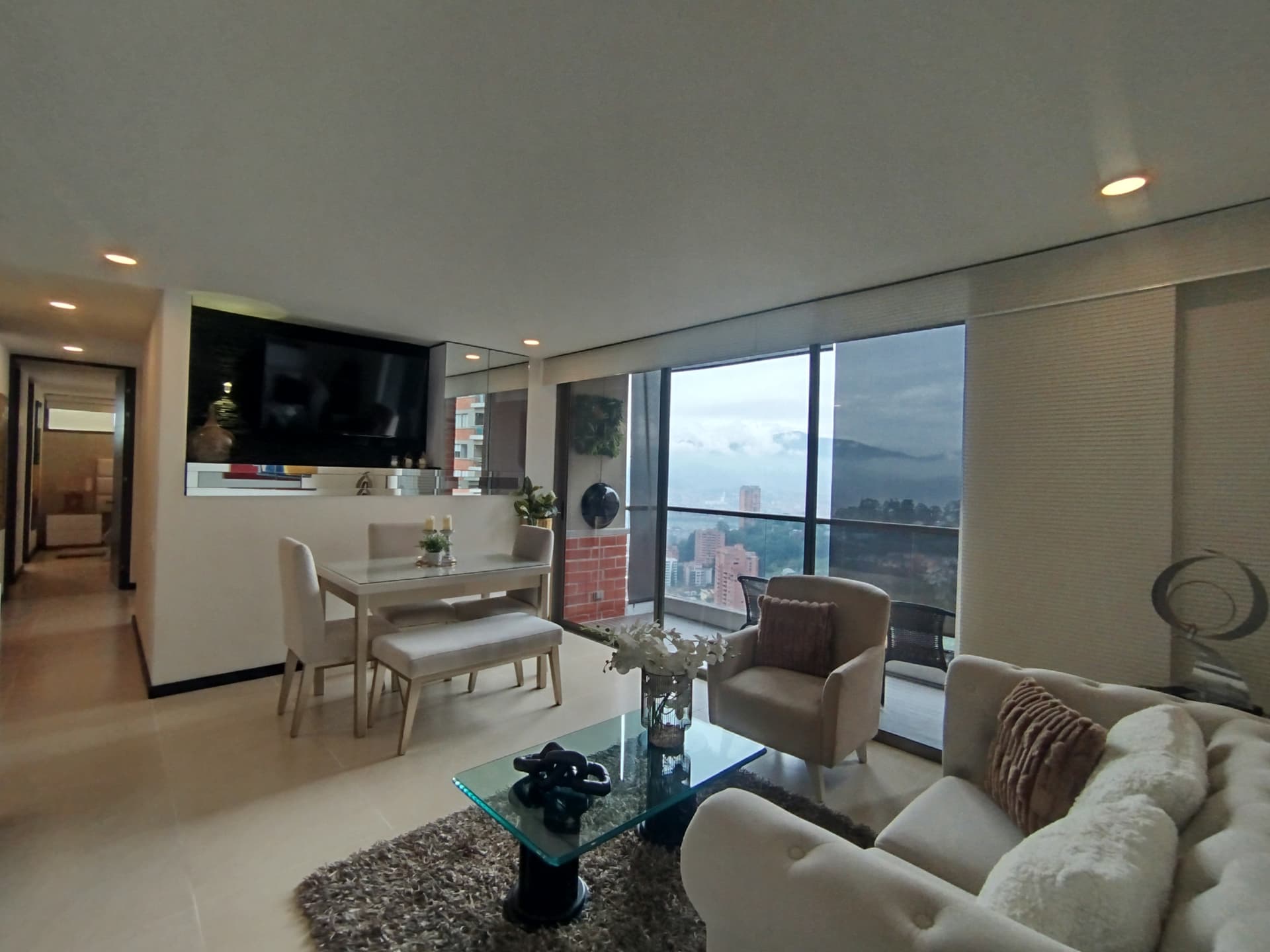 Apartamento en arriendo en Las Palmas M, Poblado, Medellín — foto 1 de 20