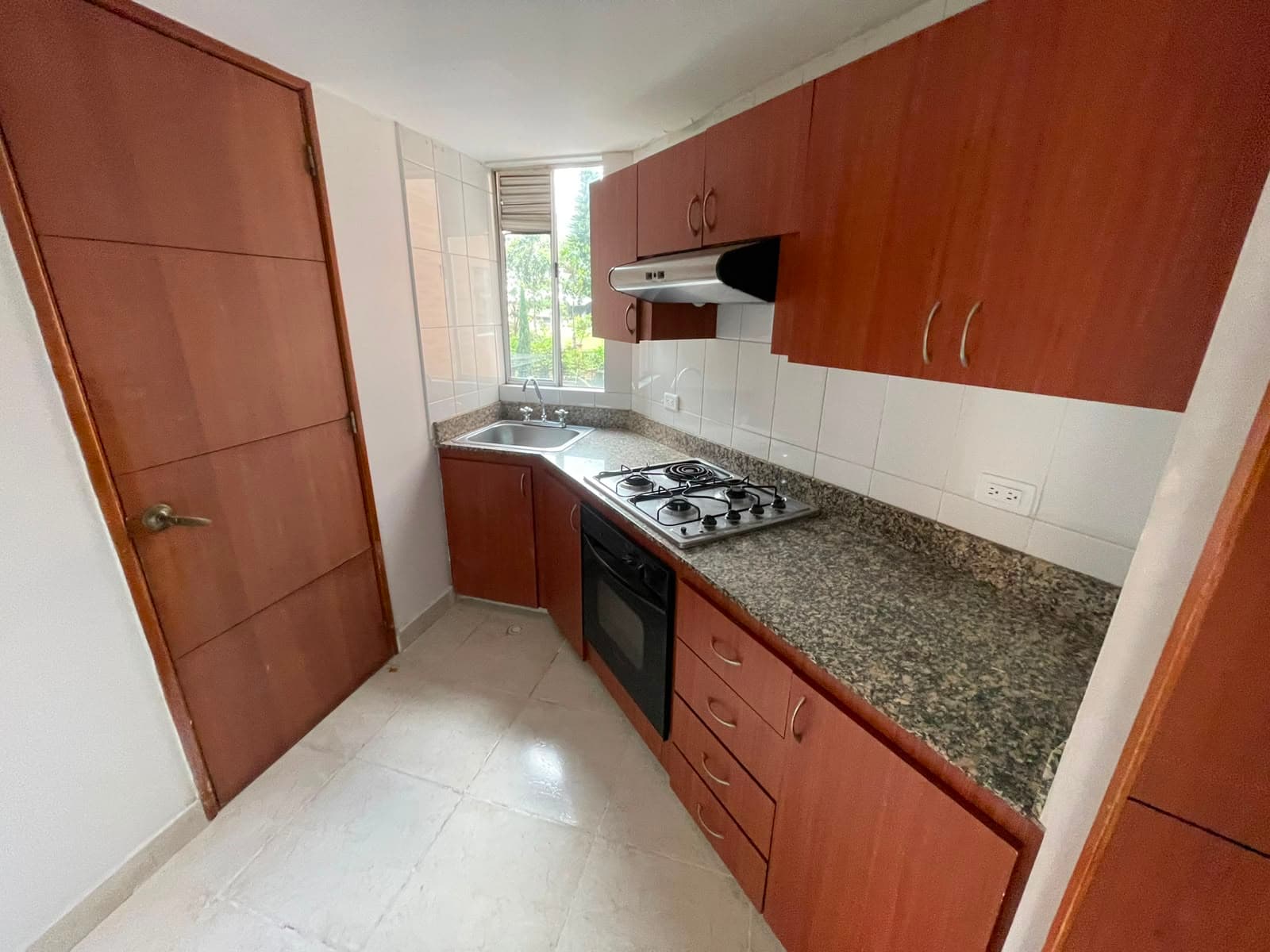 Apartamento en arriendo en Loma De Los Bernal, Belen, Medellín — foto 1 de 15