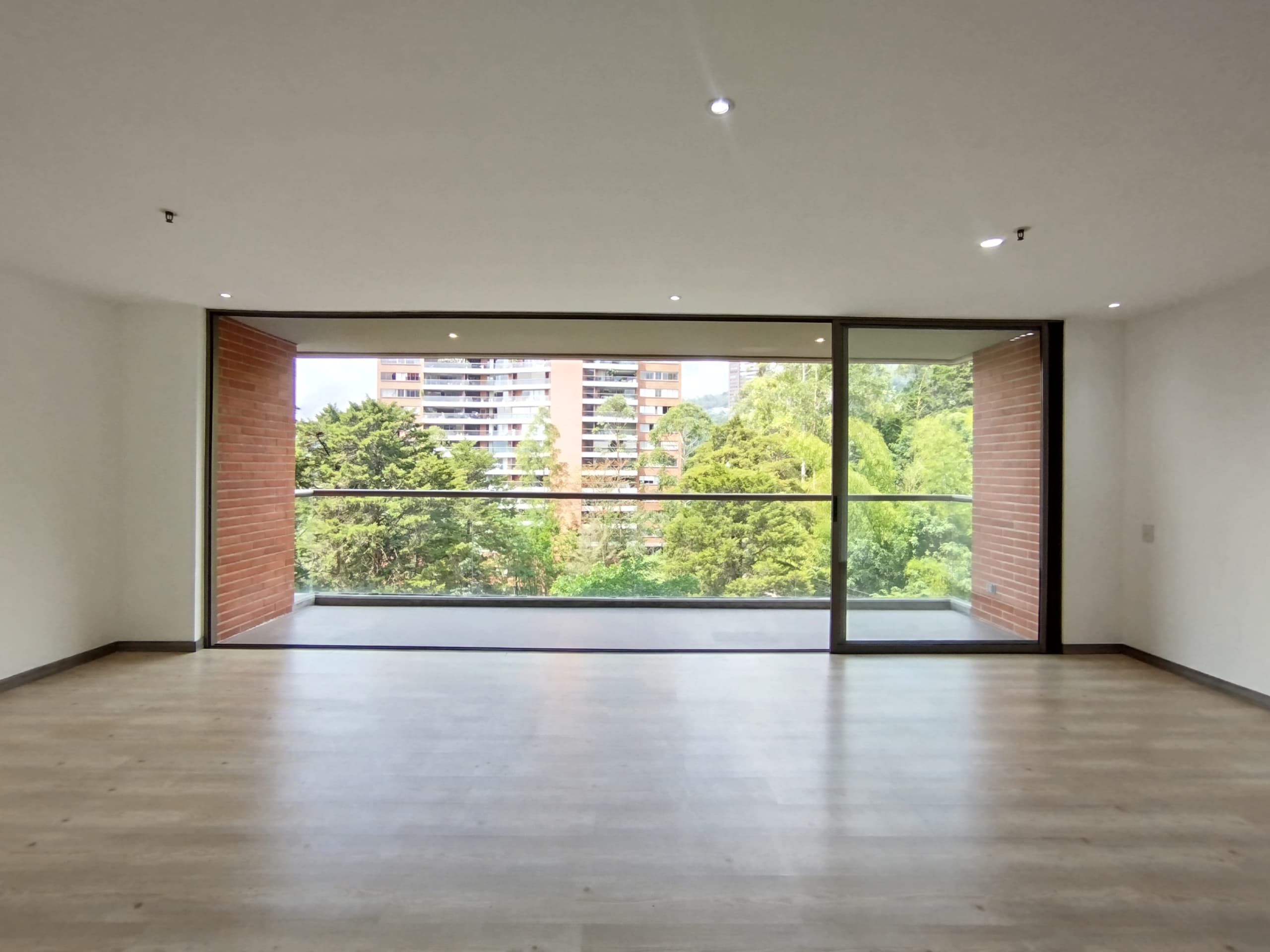 Apartamento en arriendo en La Cola del Zorro, Poblado, Medellín — foto 2 de 20