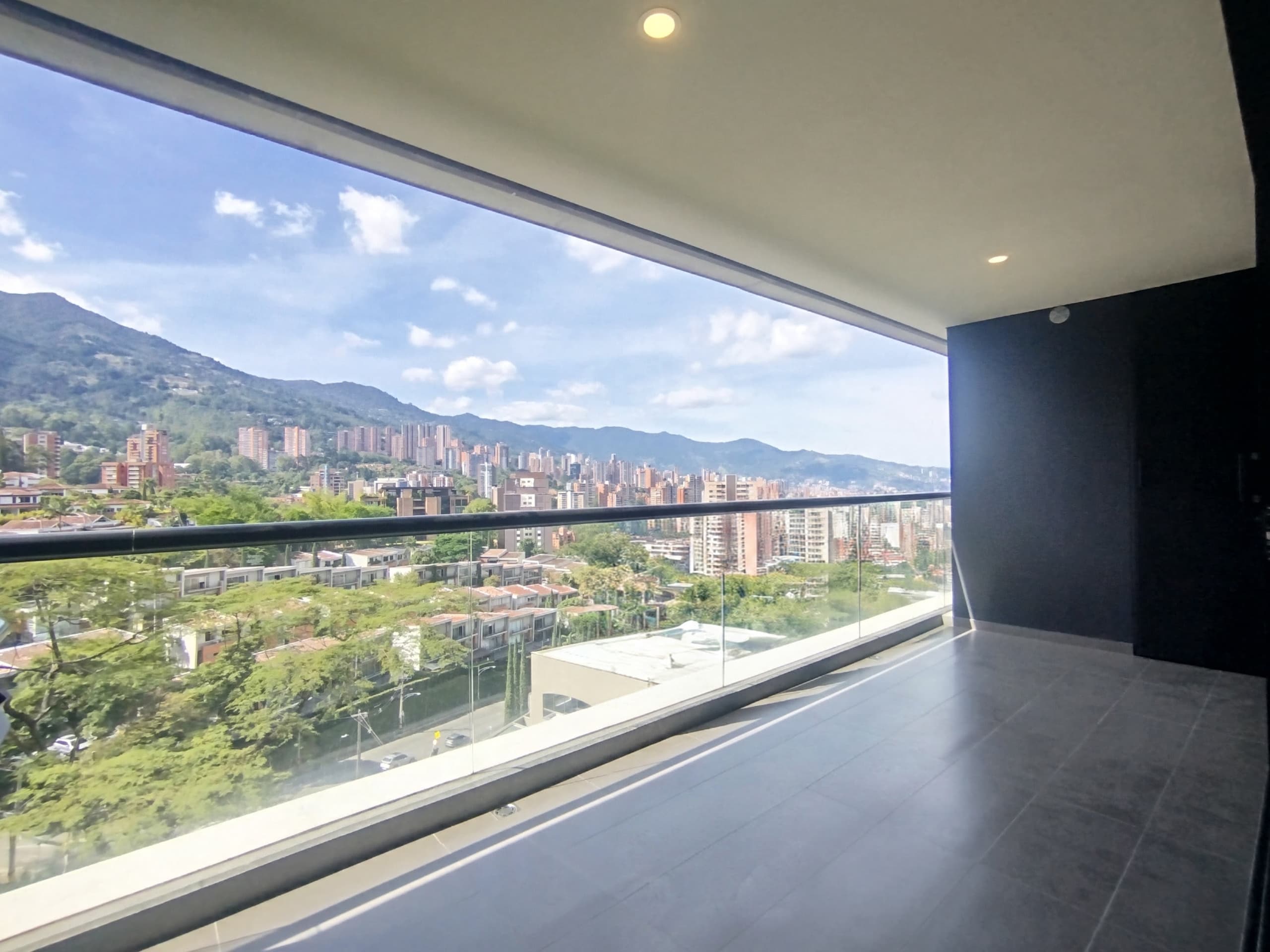 Apartamento en arriendo en Altos Del, Poblado, Medellín — foto 2 de 20