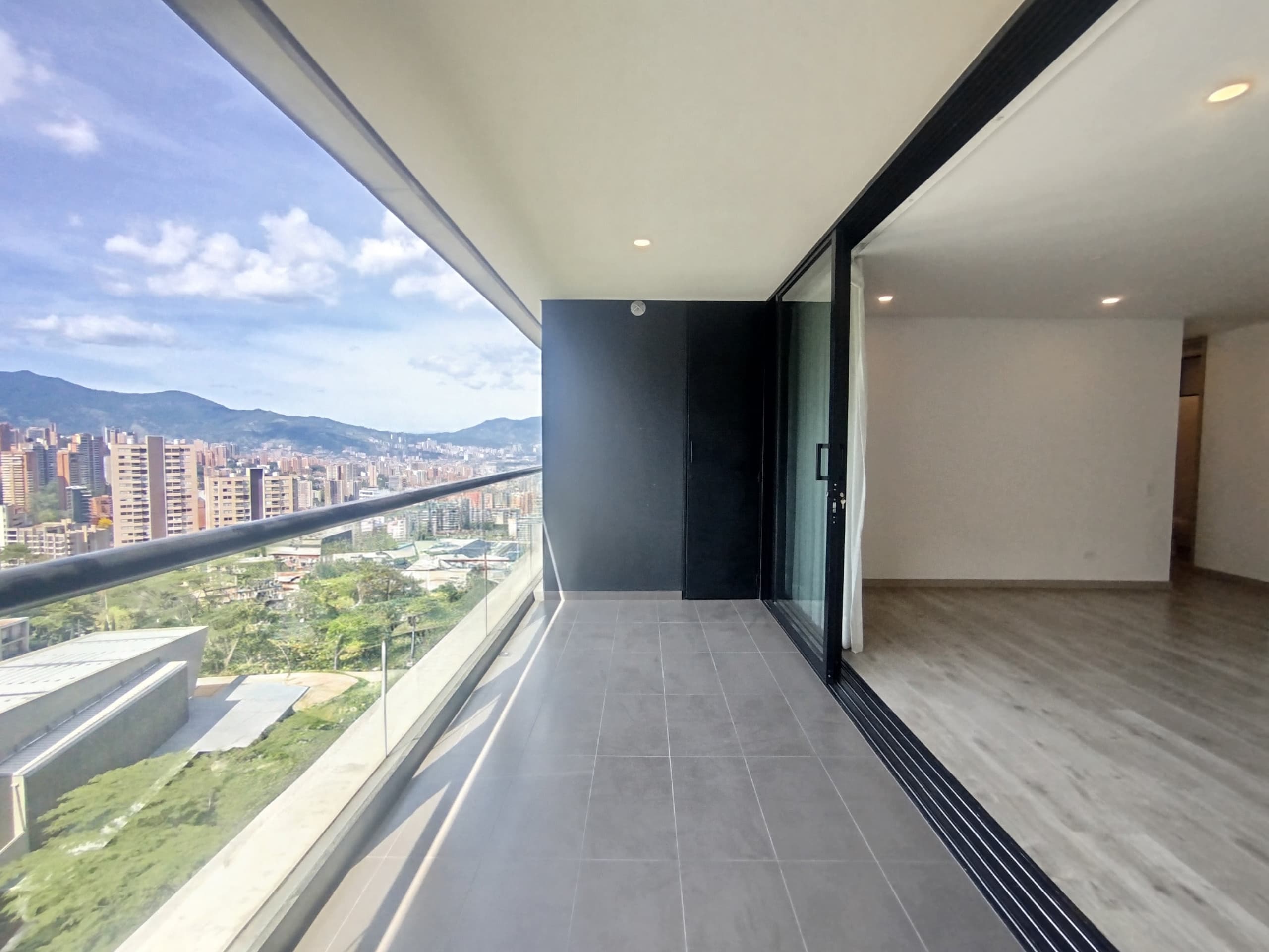 Apartamento en arriendo en Altos Del, Poblado, Medellín — foto 3 de 20
