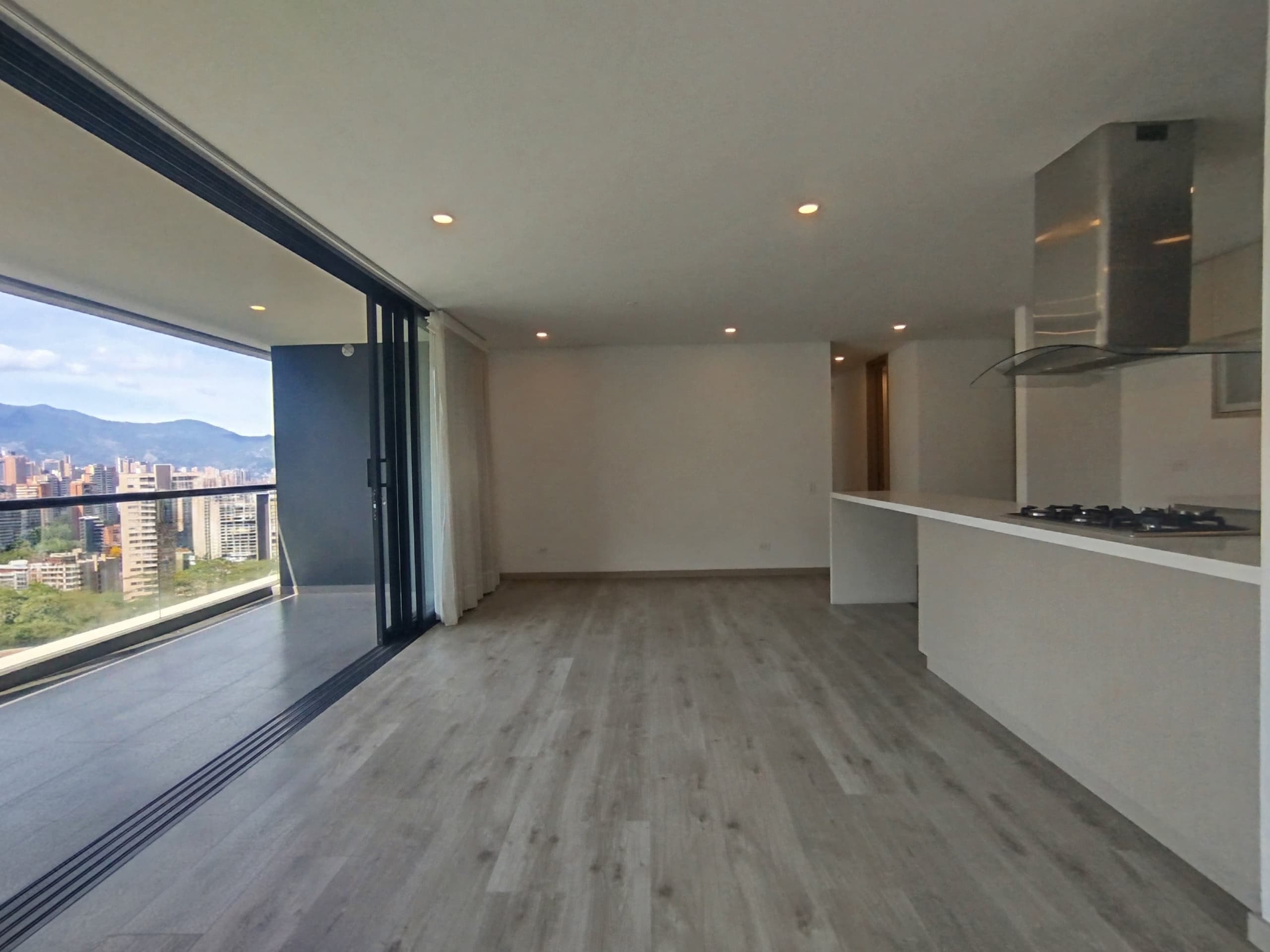 Apartamento en arriendo en Altos Del, Poblado, Medellín — foto 4 de 20