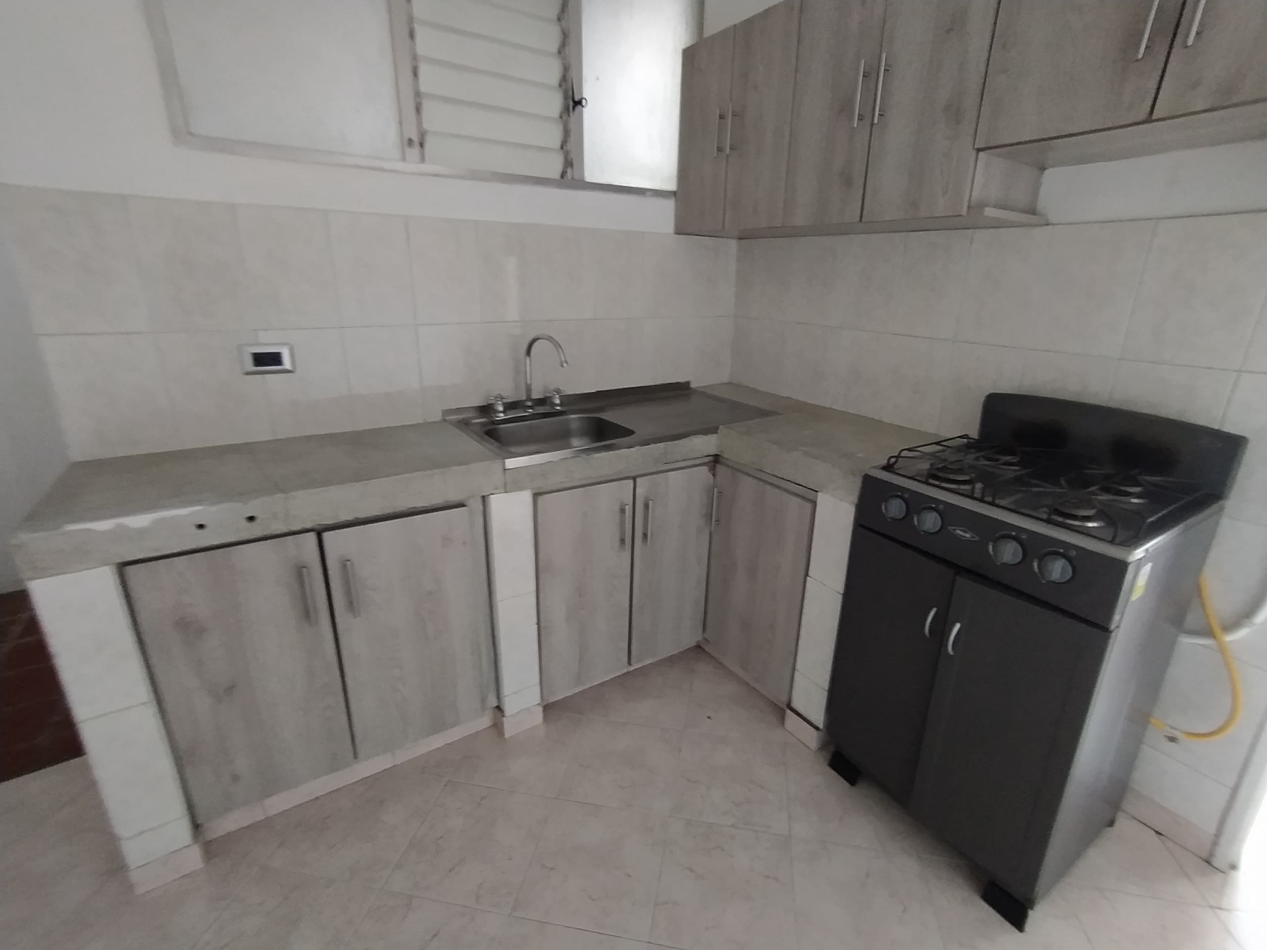 Apartamento en arriendo en El Salvador, Centro, Medellín — foto 1 de 16