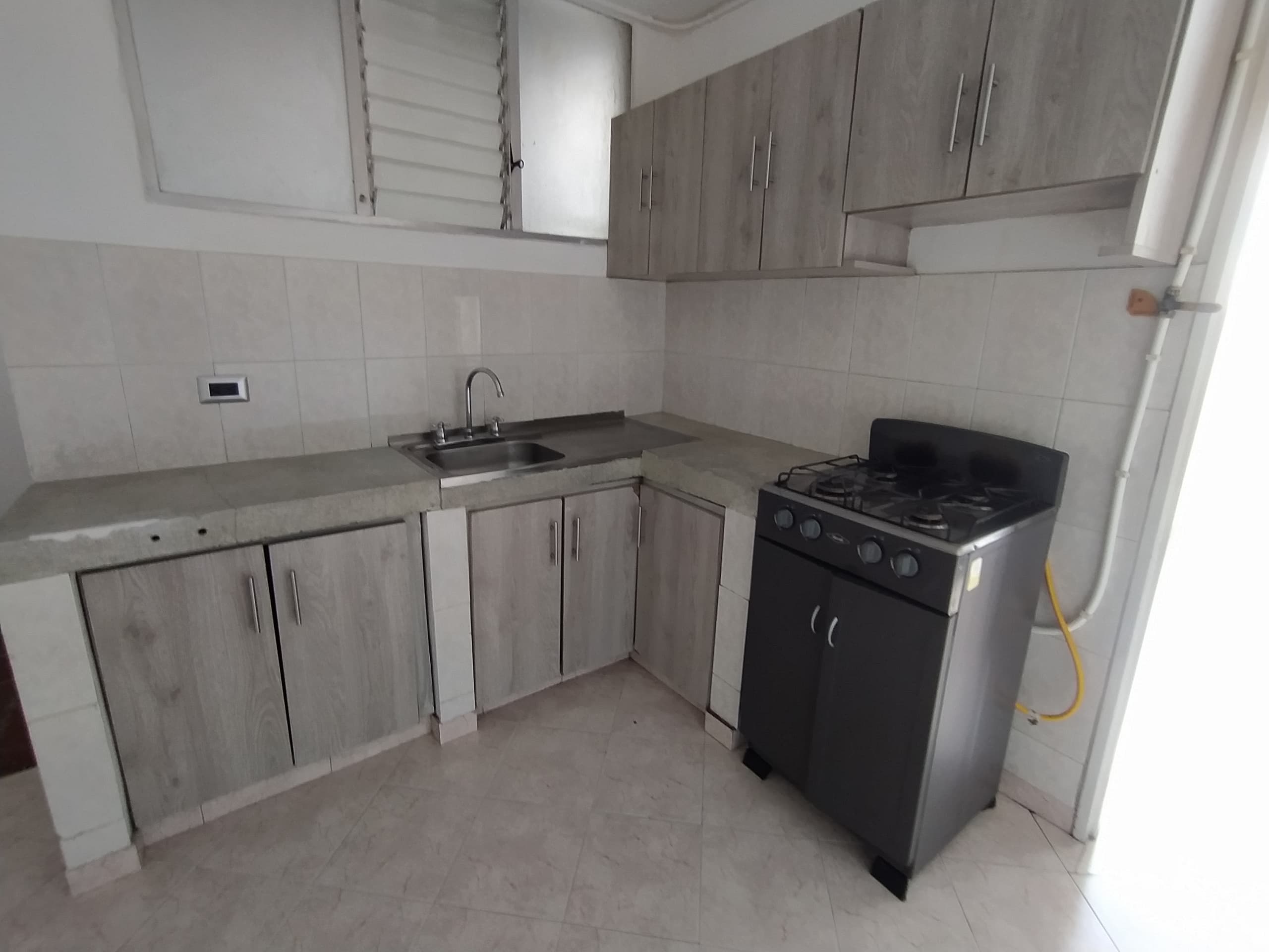 Apartamento en arriendo en El Salvador, Centro, Medellín — foto 2 de 16