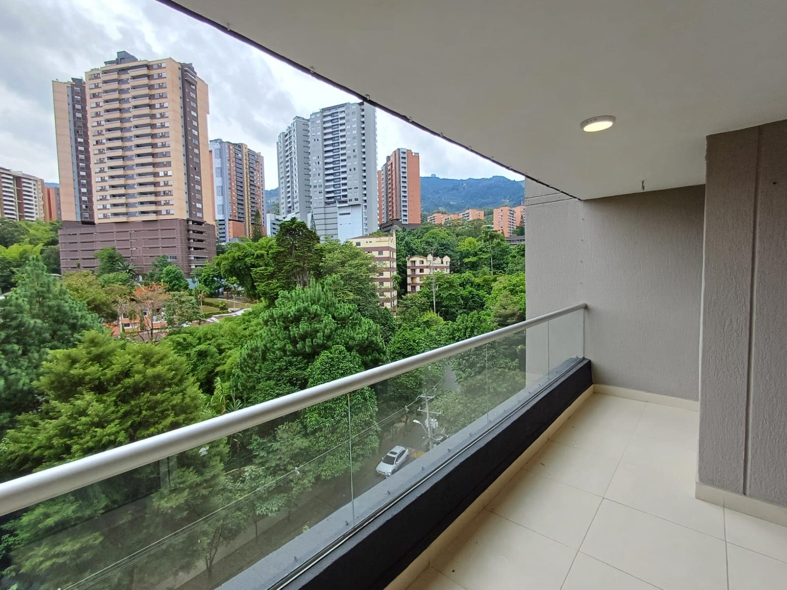 Apartamento en arriendo en Cumbres, Envigado — foto 2 de 20