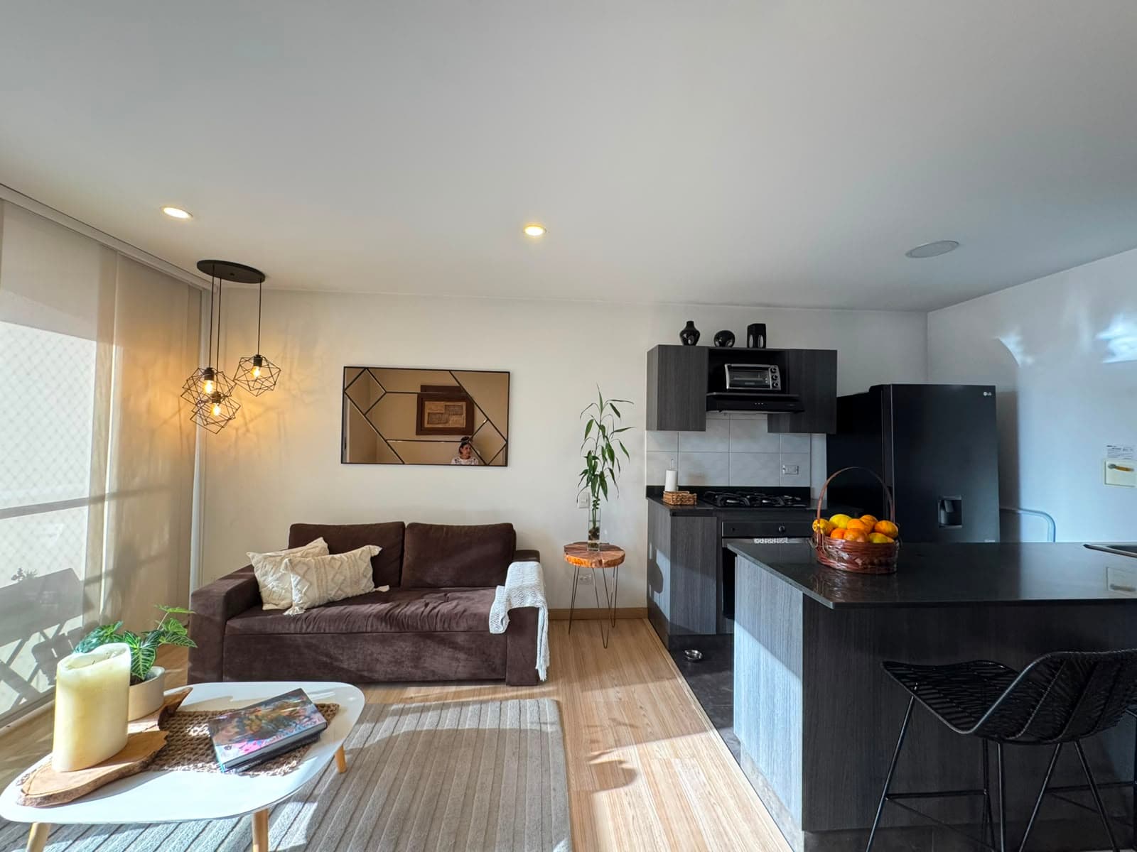 Apartaestudio en arriendo en Los Gonzalez, Poblado, Medellín — foto 2 de 15