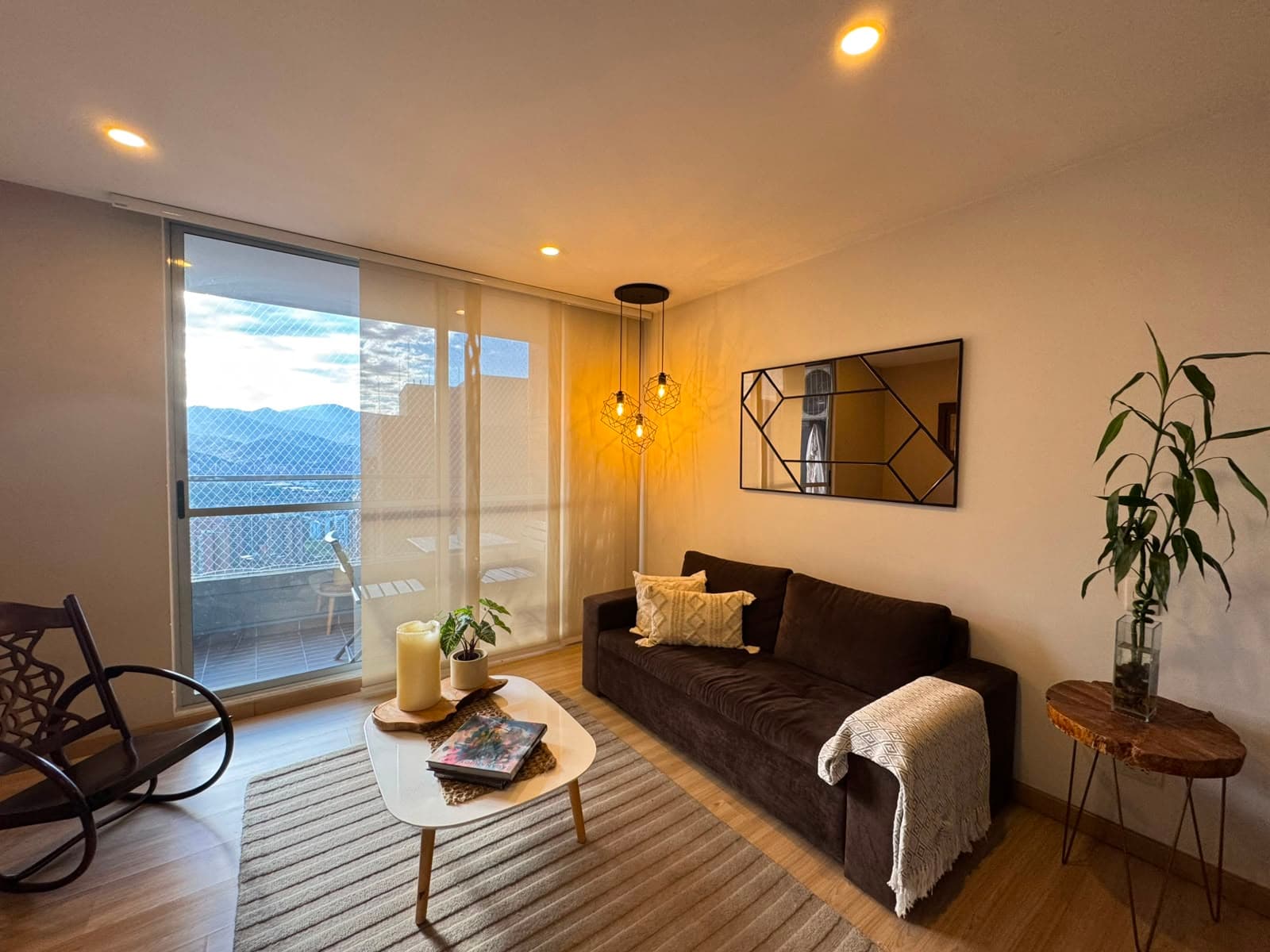 Apartaestudio en arriendo en Los Gonzalez, Poblado, Medellín — foto 3 de 15