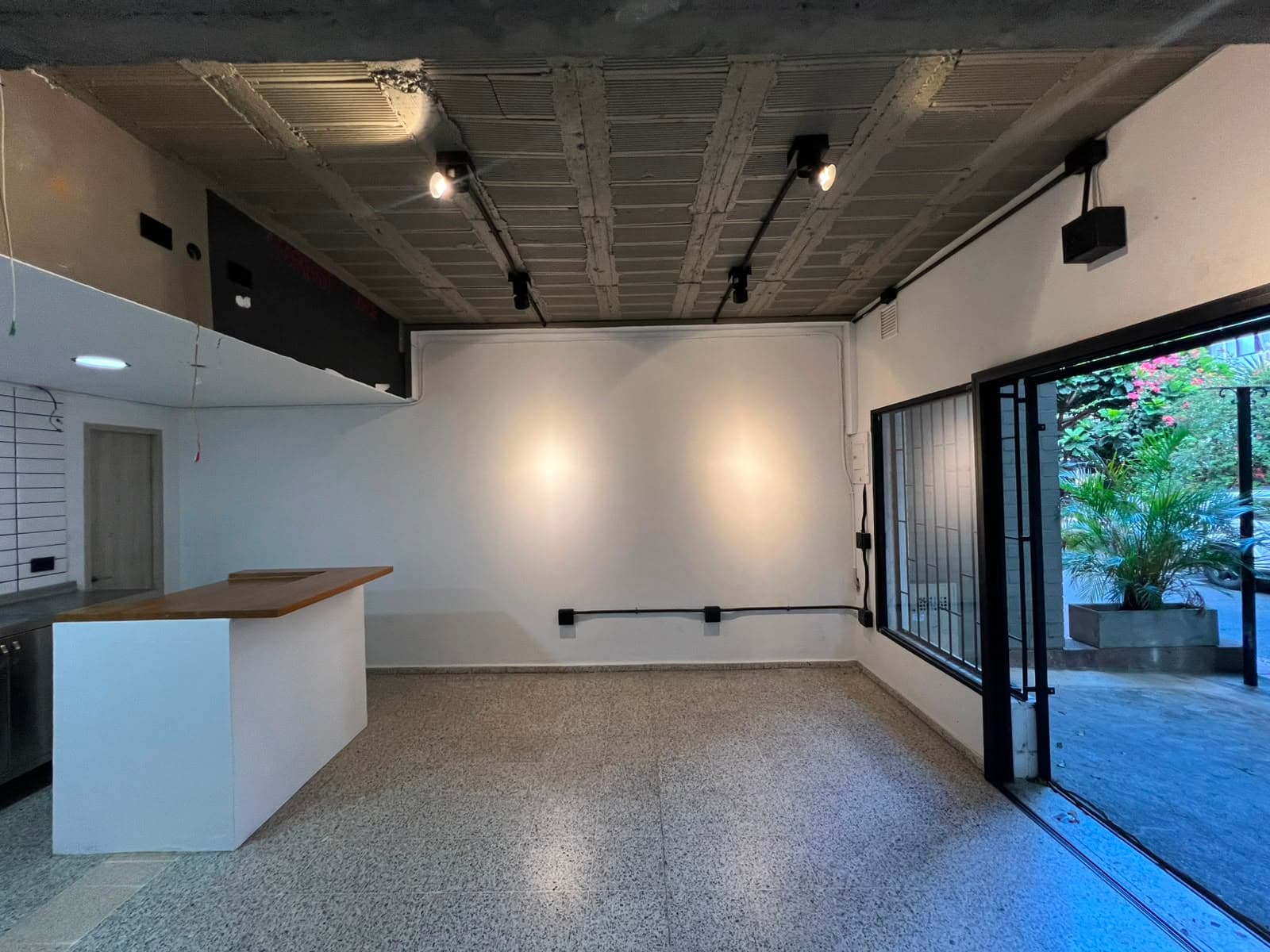 Local en arriendo en Laureles, Medellín — foto 3 de 13