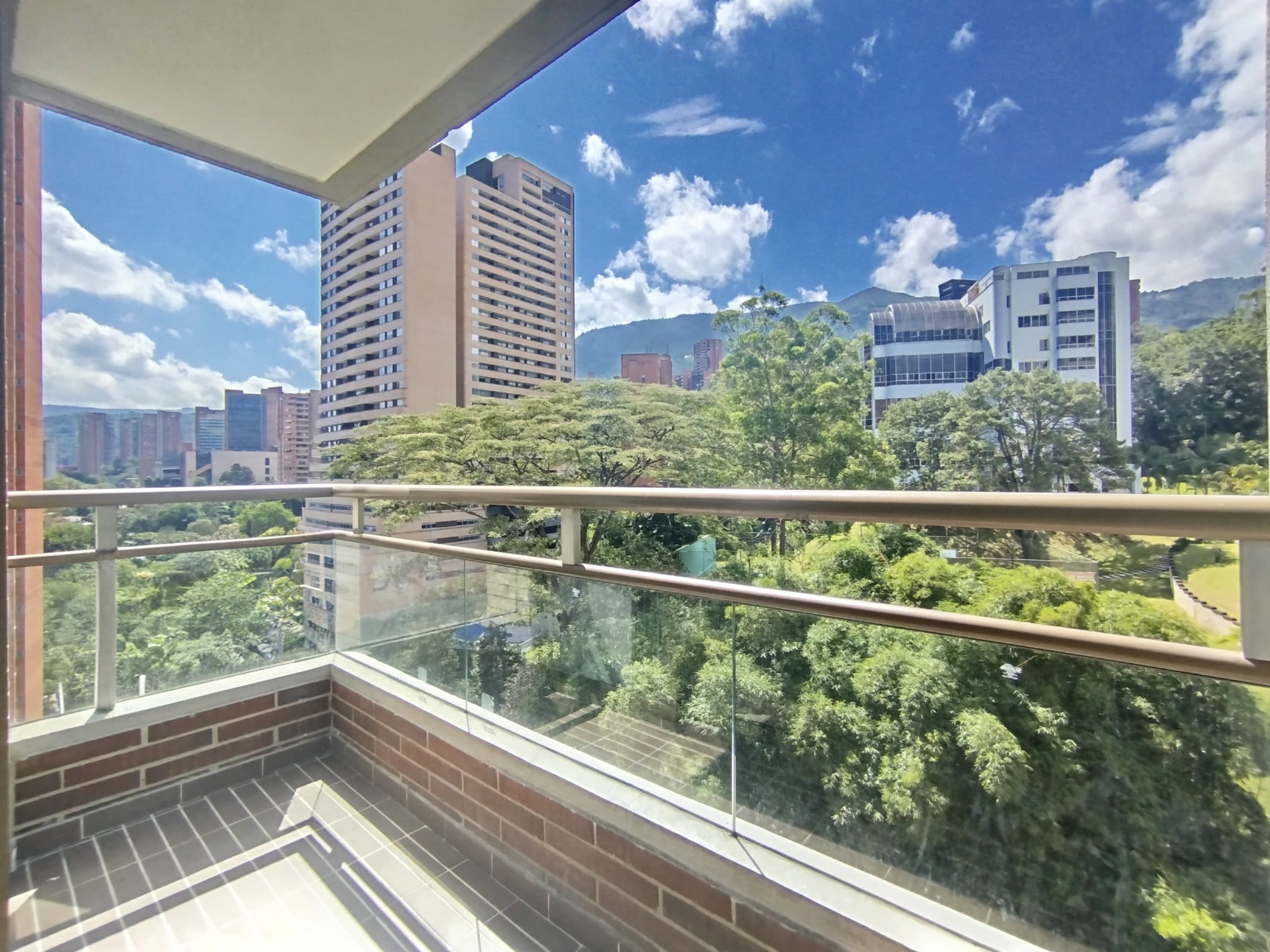 Apartamento en arriendo en Los Gonzalez, Poblado, Medellín — foto 4 de 20