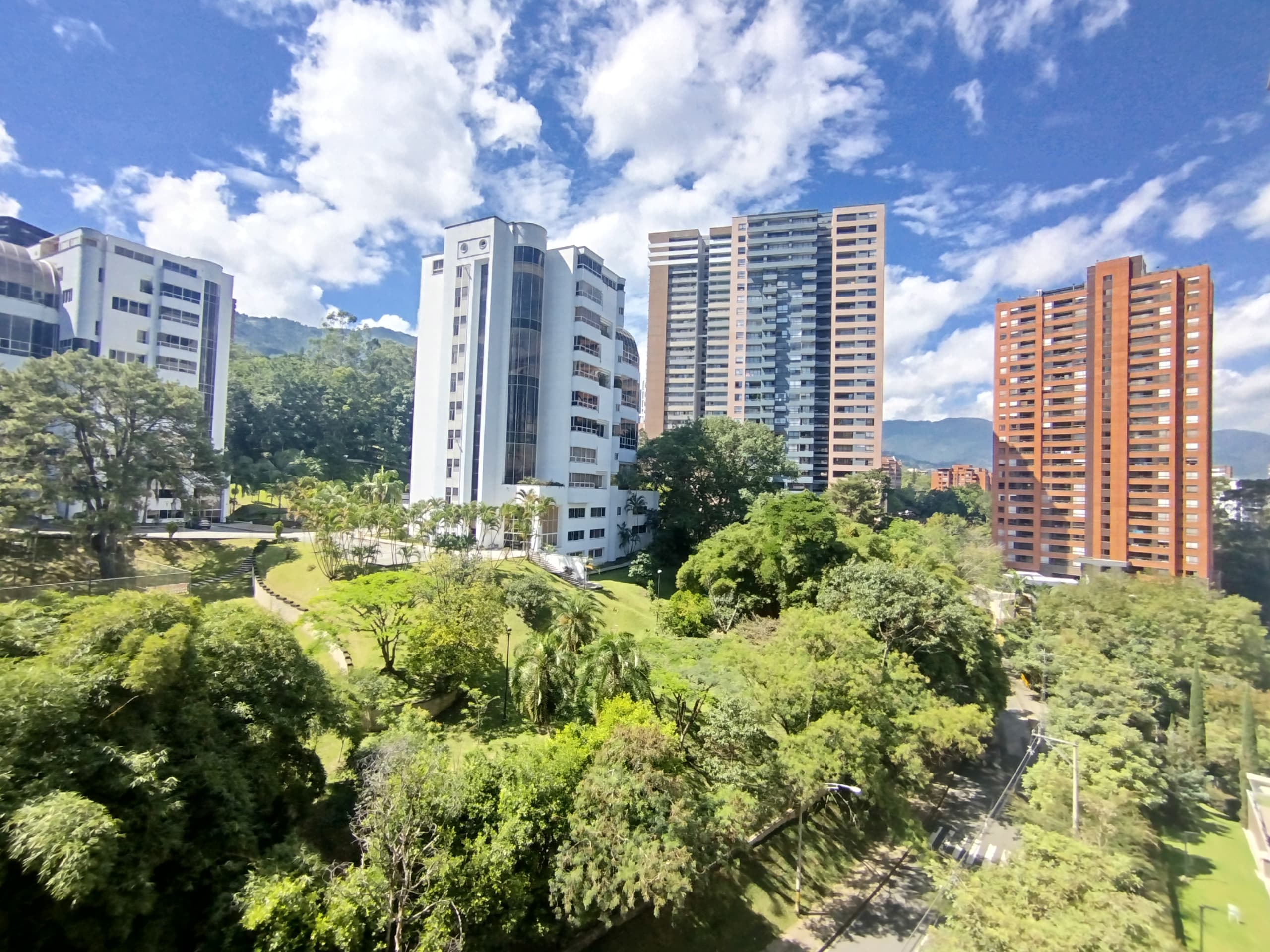 Apartamento en arriendo en Los Gonzalez, Poblado, Medellín — foto 5 de 20