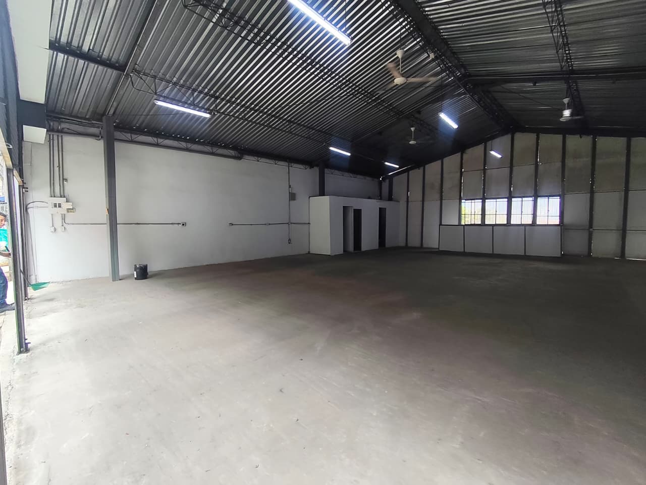 Bodega en arriendo en La Candelaria, Centro, Medellín — foto 2 de 11