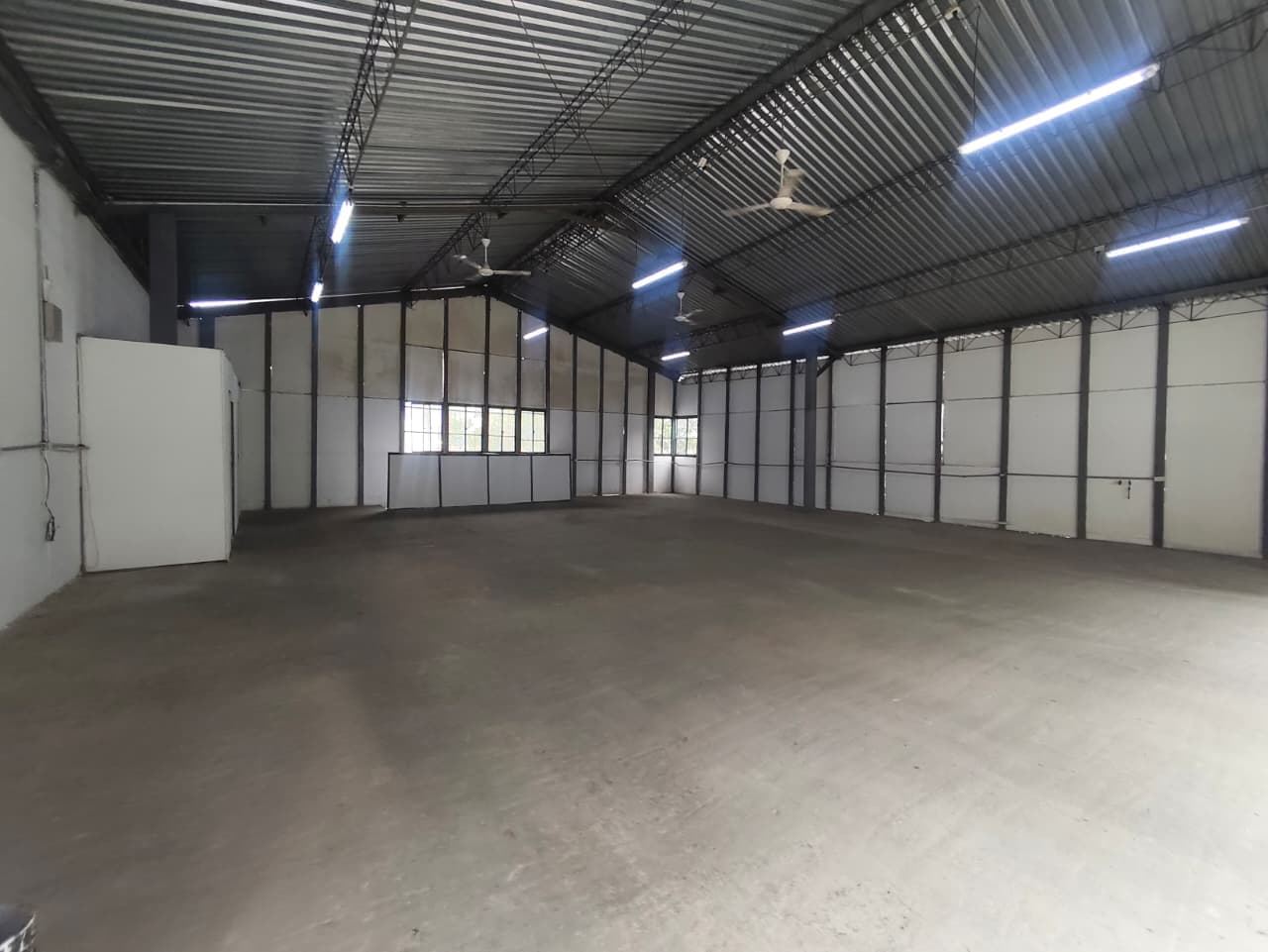 Bodega en arriendo en La Candelaria, Centro, Medellín — foto 3 de 11